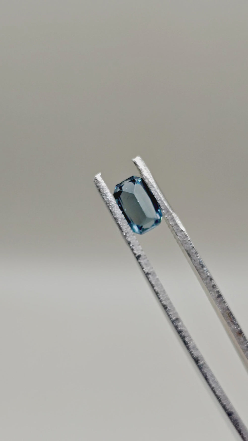 Natural Spinel 1.35 ct Octagonal – video 2