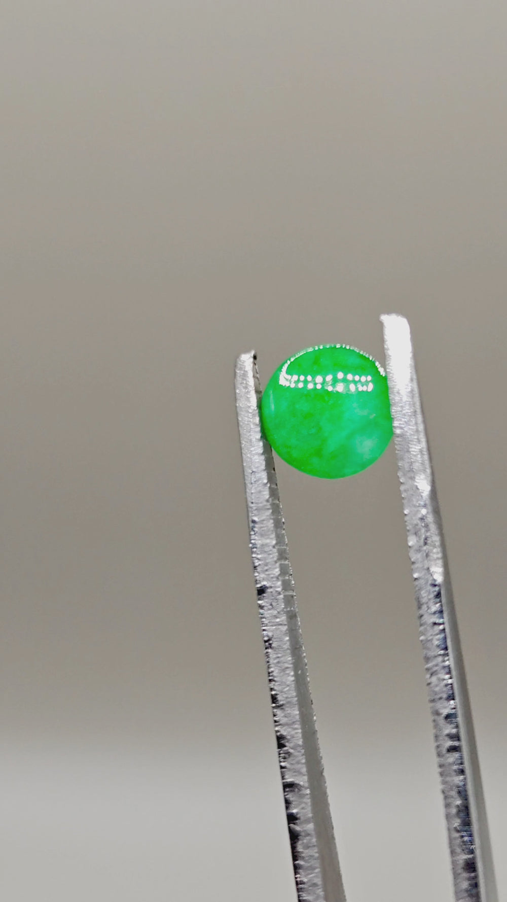 Natural Burmese Jadeite Type A 1.38 ct Oval – video 2