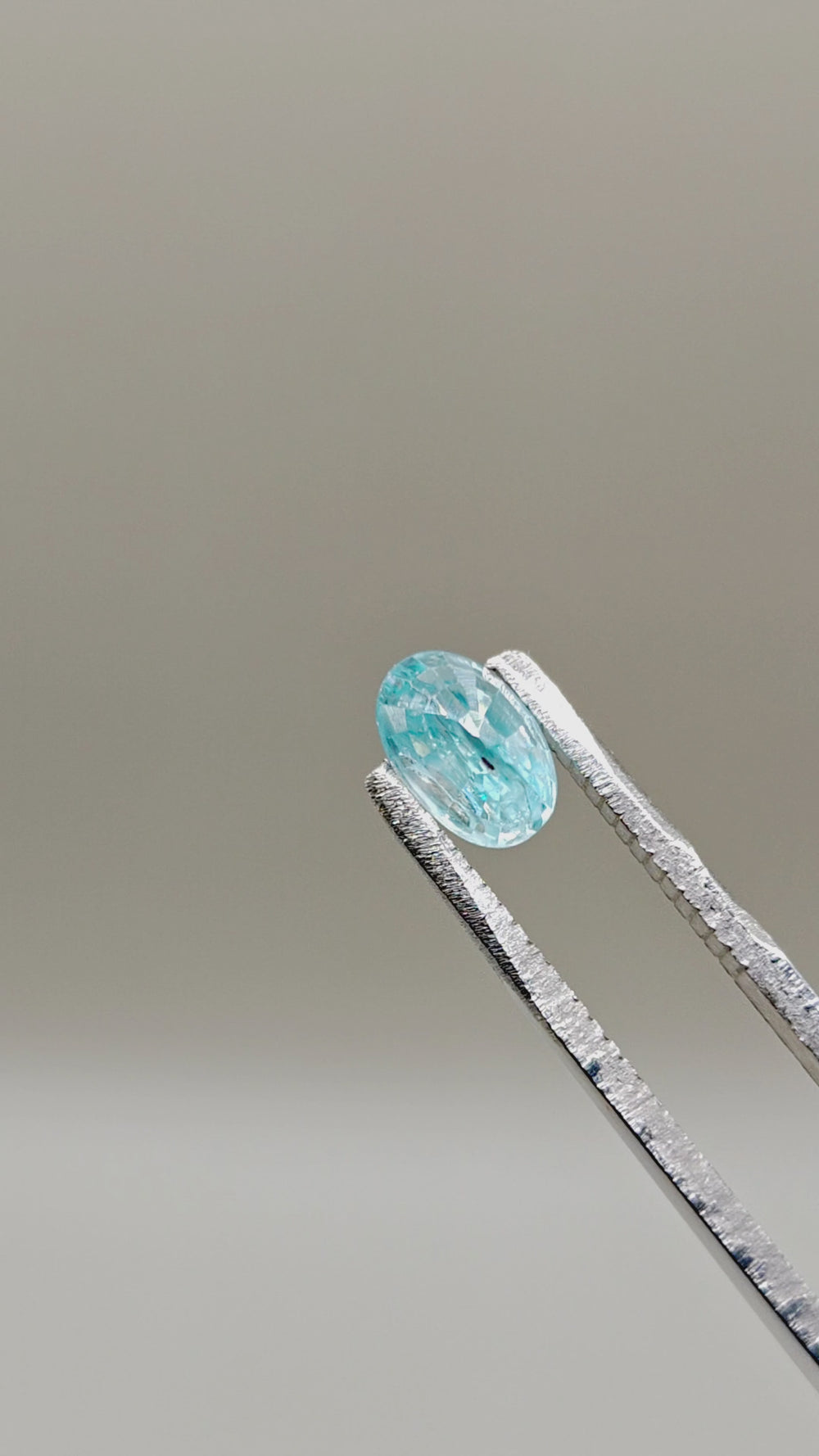 Natural Zircon 1.77 ct Oval – video 2