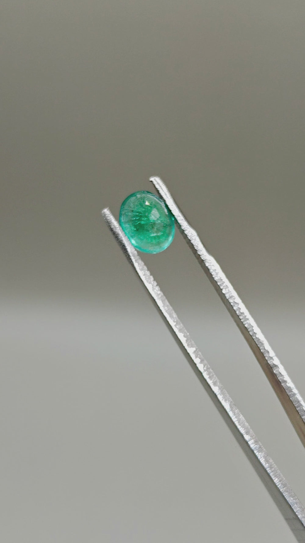Natural Emerald 1.95 ct Oval – video 2