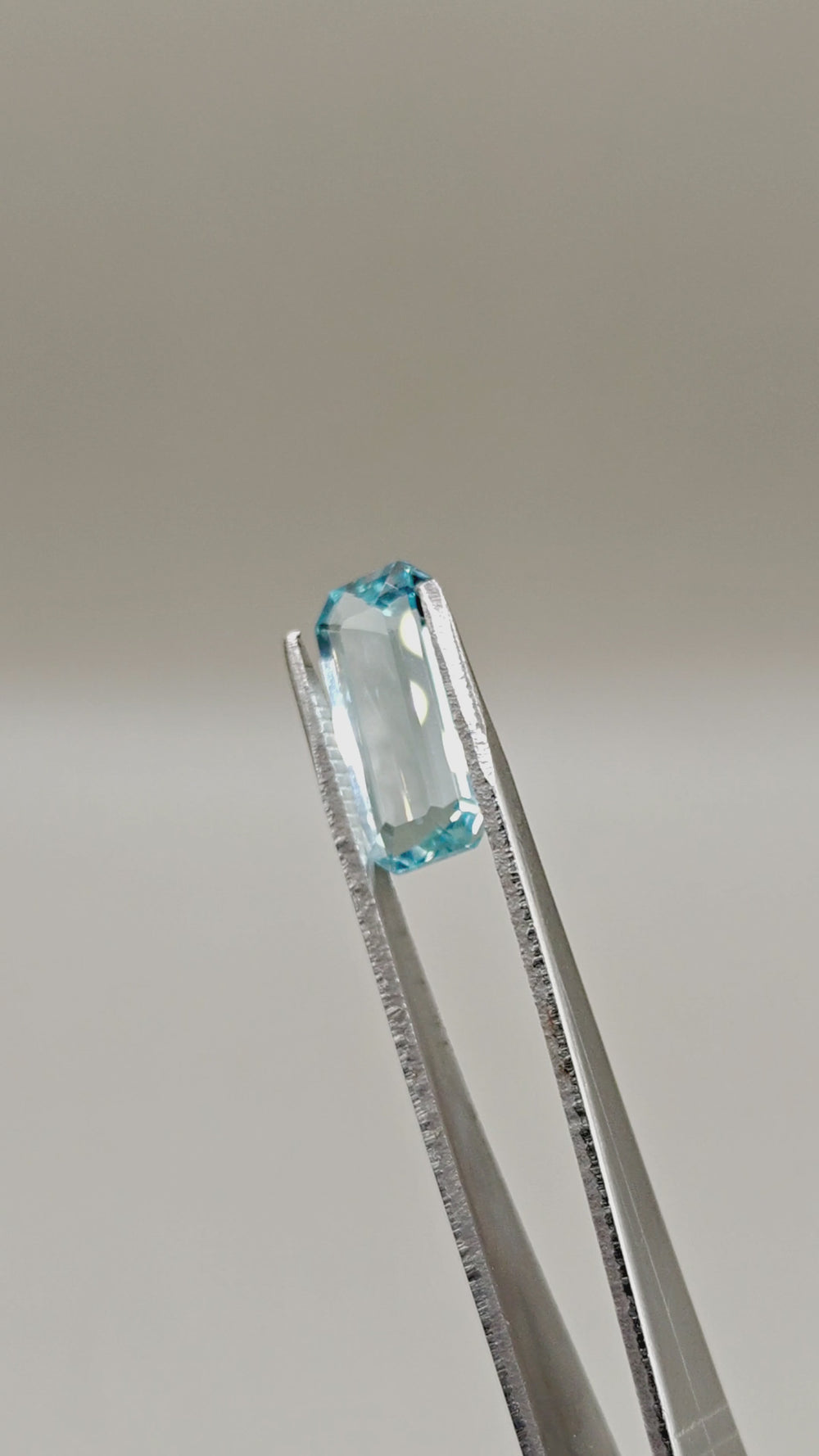 Natural Aquamarine 6.03 ct Octagonal – video