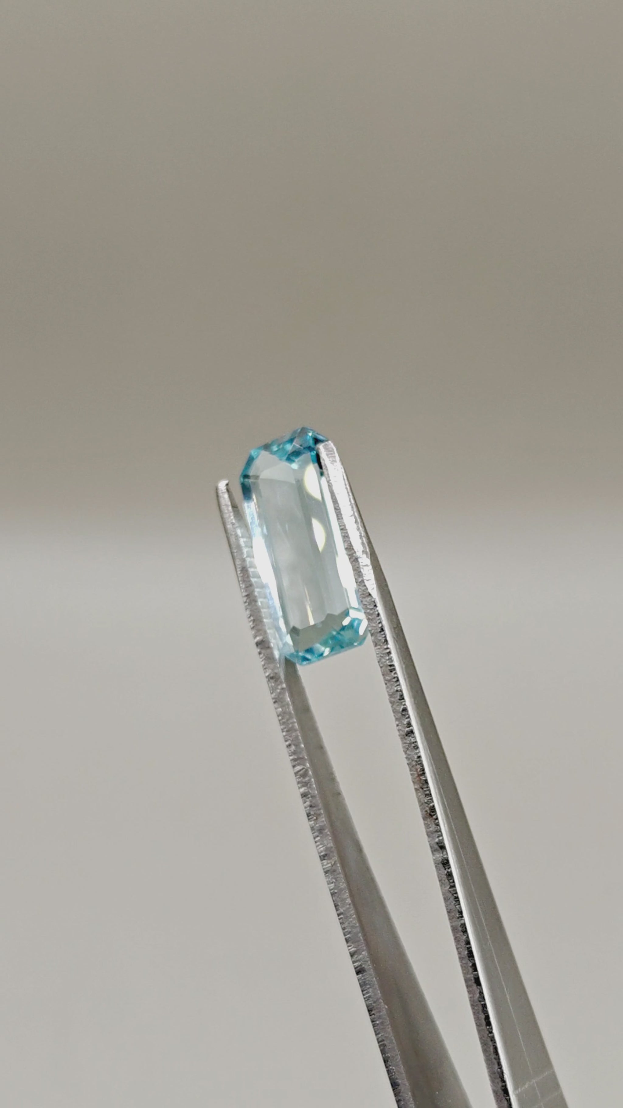 Natural Aquamarine 6.03 ct Octagonal – video