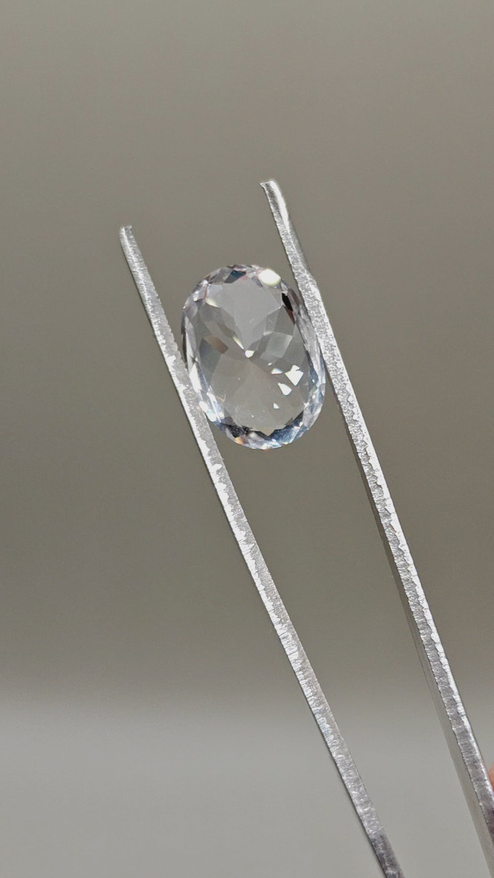 Natural Goshenite 8.40 ct Oval – video 2