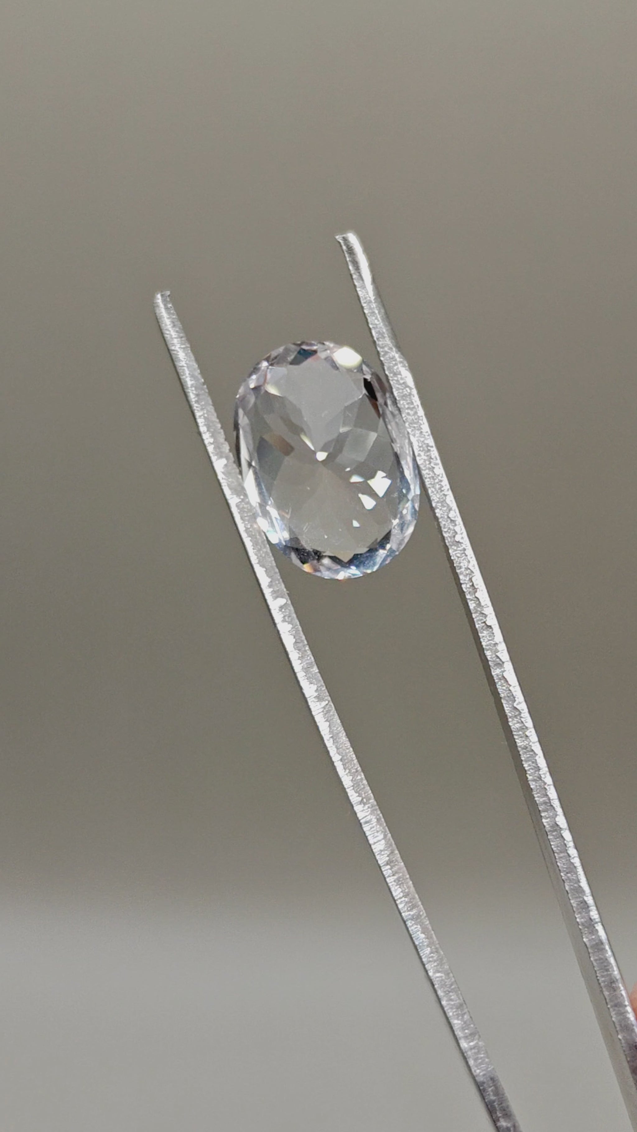 Natural Goshenite 8.40 ct Oval – video 2