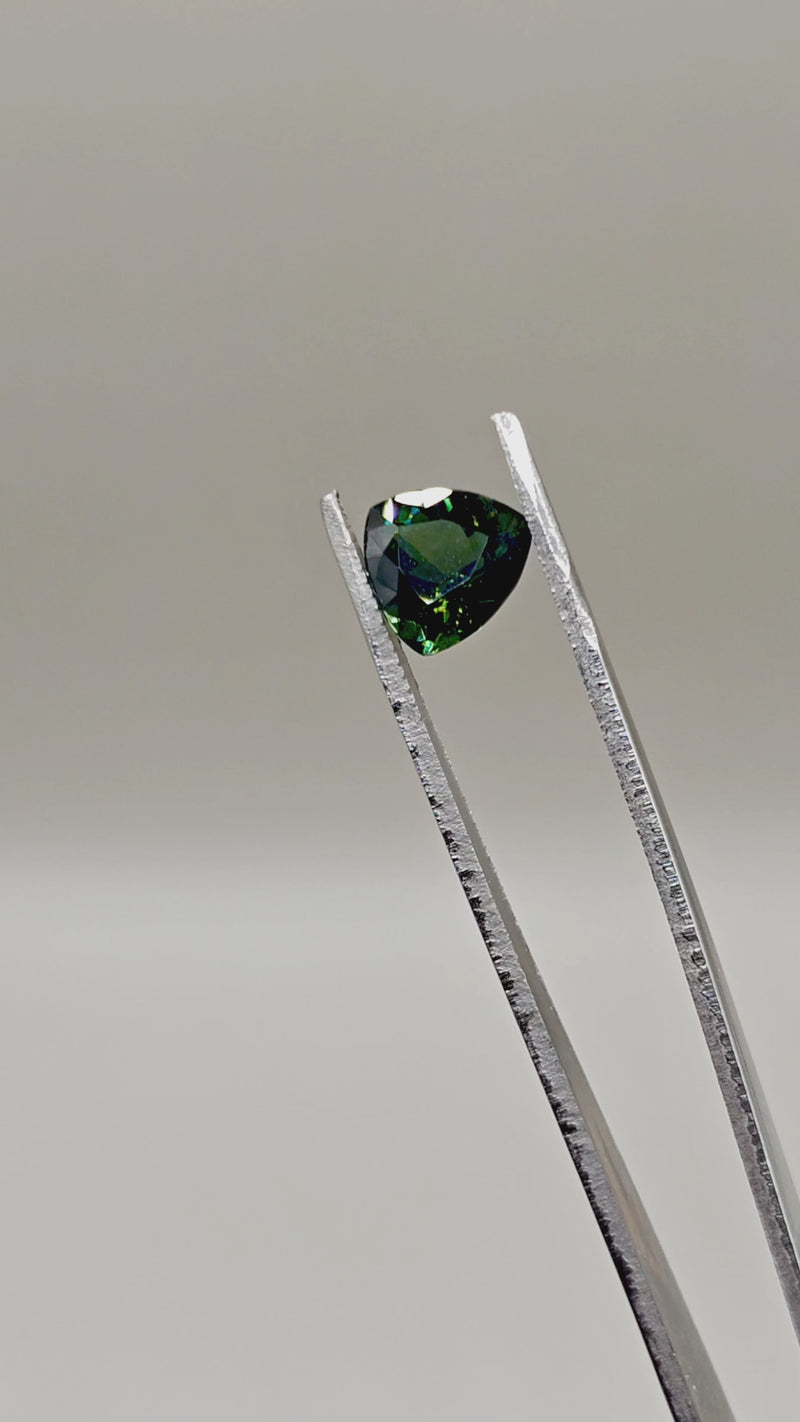 Natural Tourmaline 2.87 ct Trillion – video
