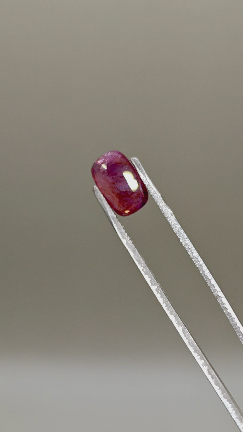 Natural Unheated Sapphire 4.94 ct Cushion – video 2