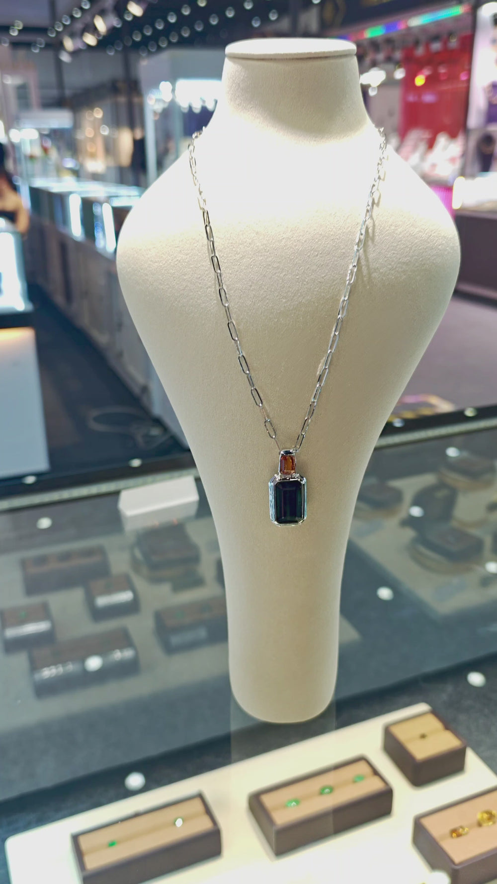 Aureo Tourmaline & Spessartite Pendant – video 5