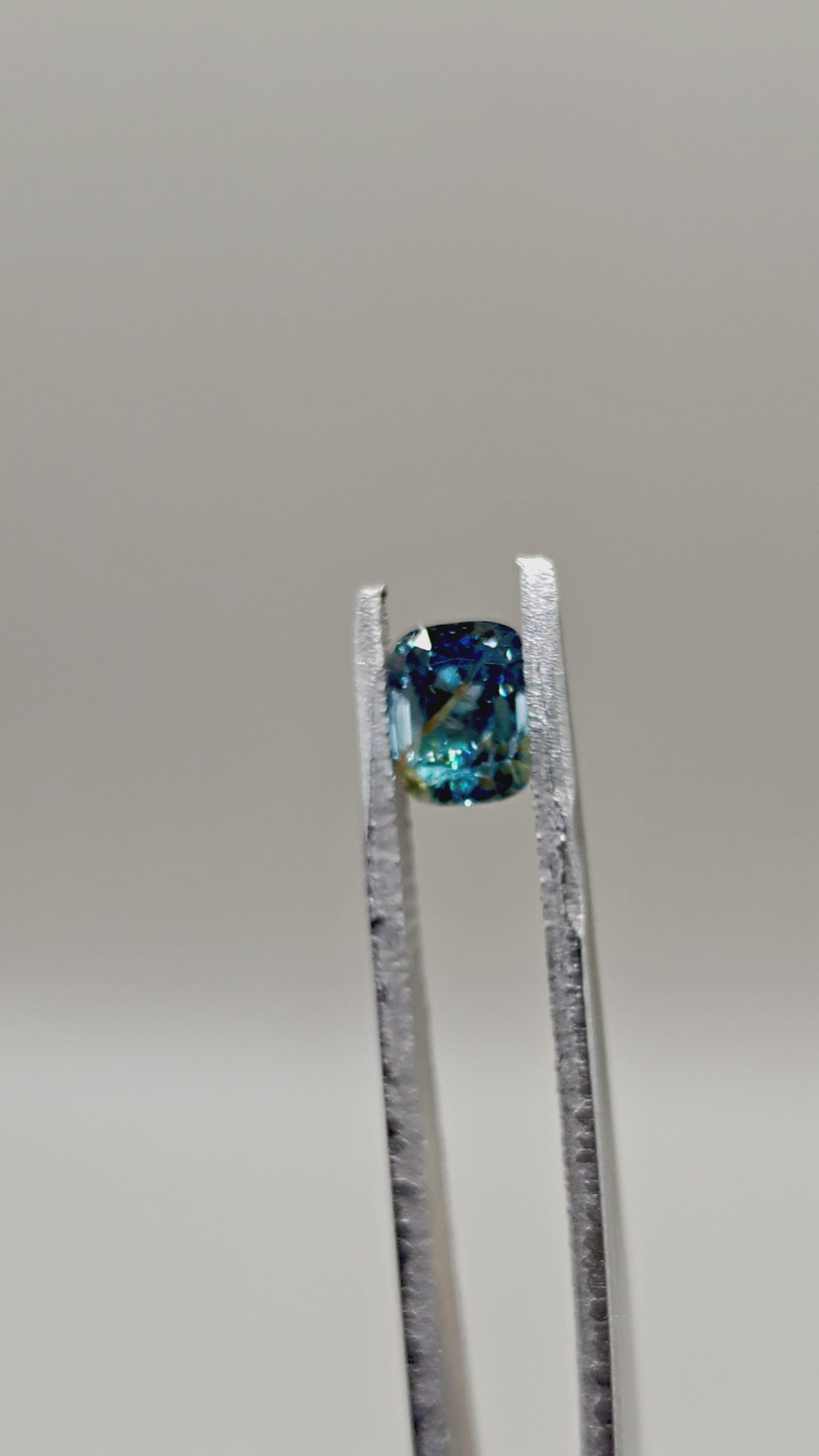 Natural Spinel 1.65 ct Cushion – video