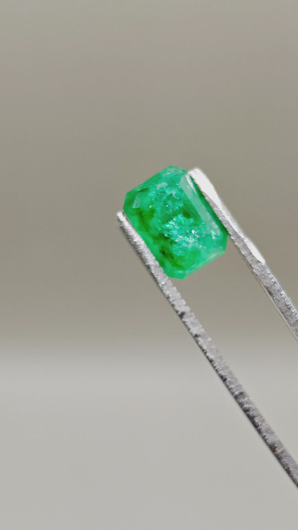 Natural Emerald 3.74 ct Octagonal – video 2