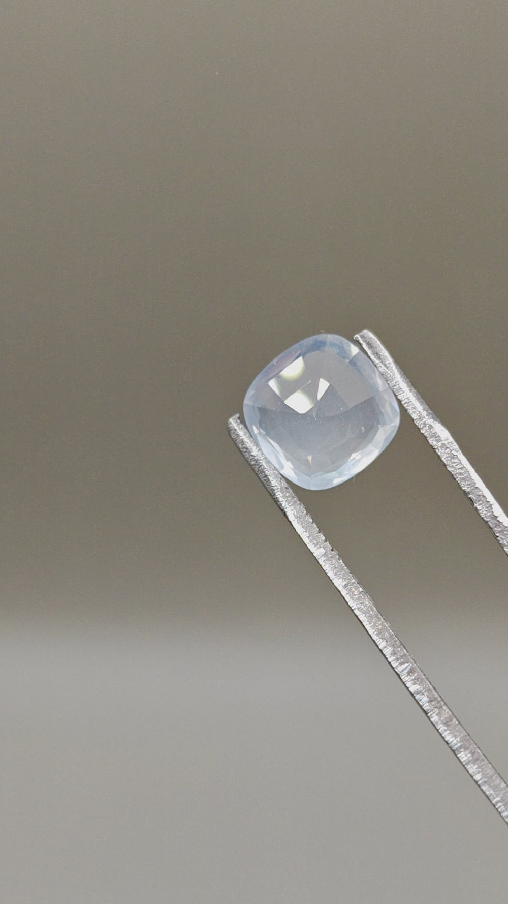 Natural Milky Quartz 3.88 ct Cushion – video 2