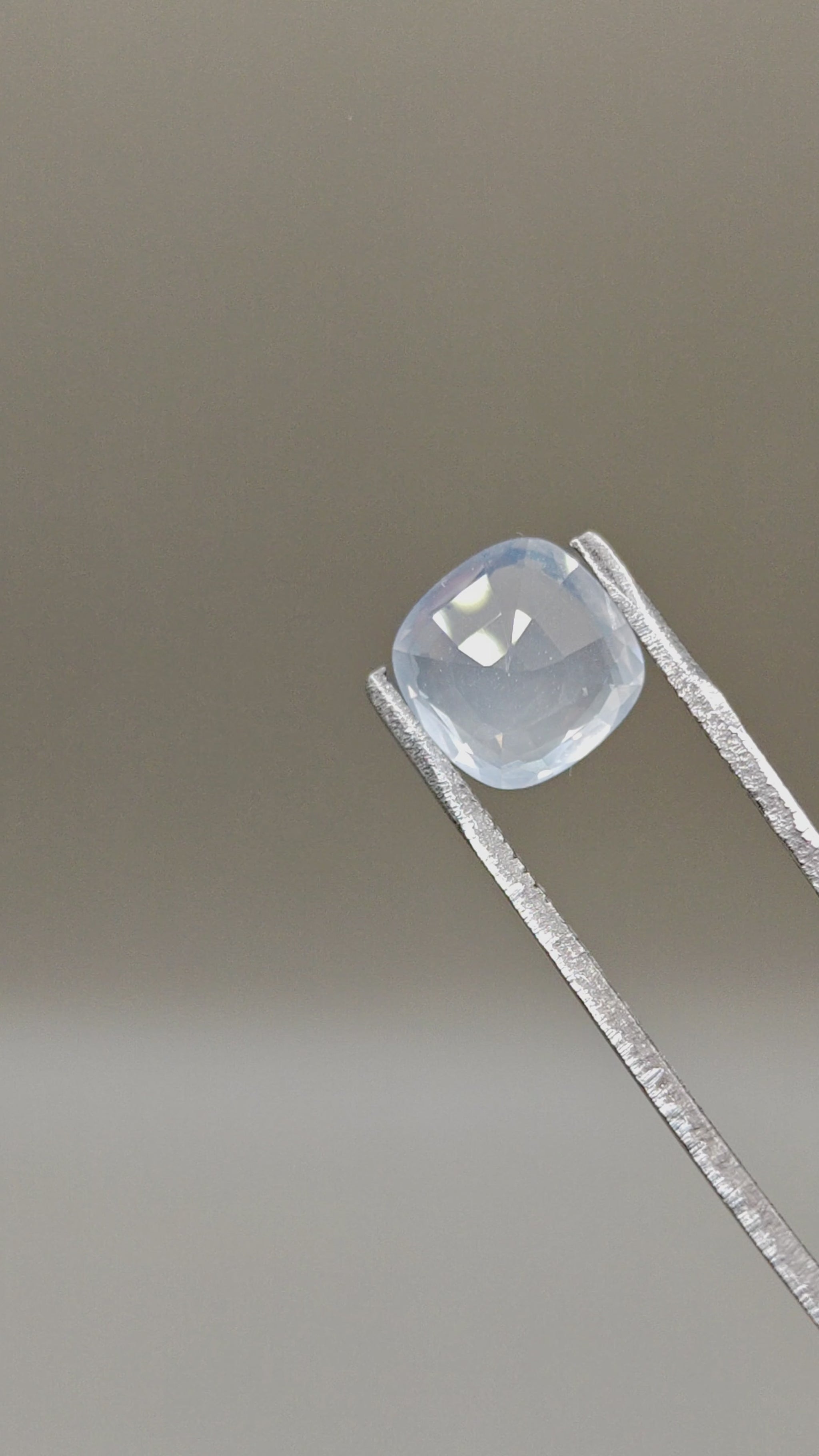 Natural Milky Quartz 3.88 ct Cushion – video 2