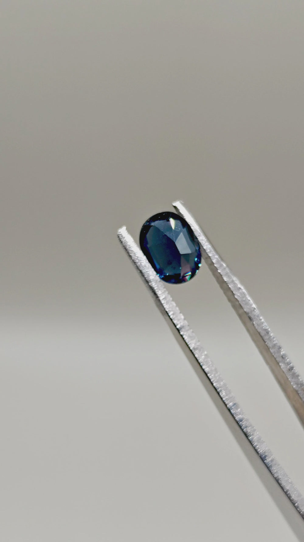 Natural Spinel 1.67 ct Oval – video 2