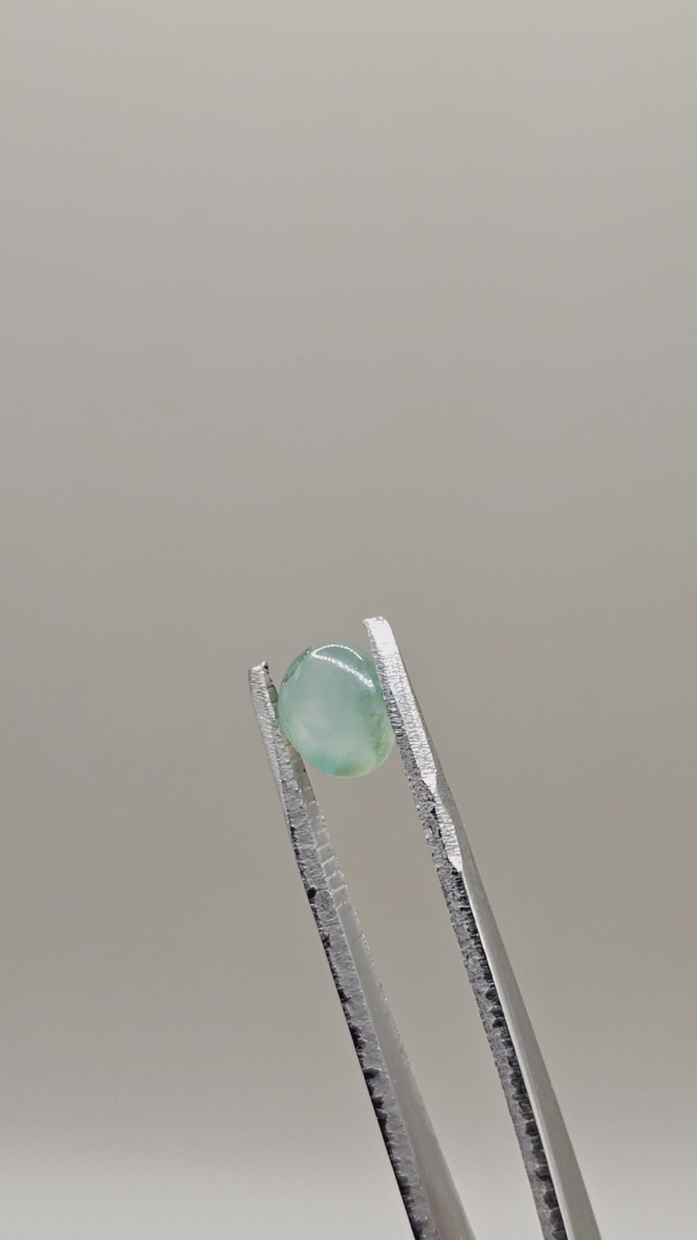 Natural Jadeite Type A 2.02 ct Oval – video 2