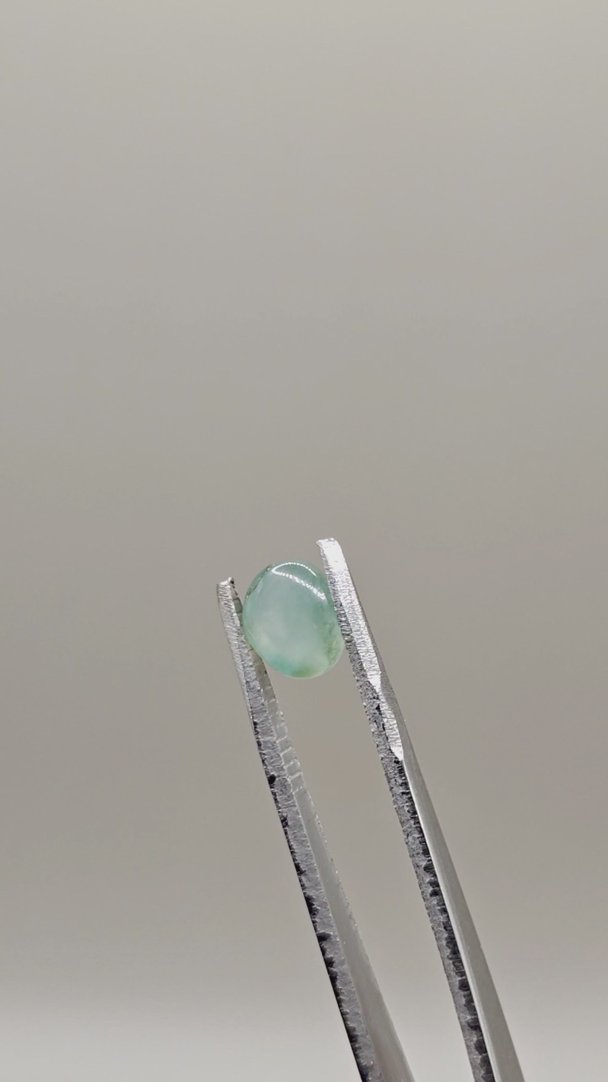 Natural Jadeite Type A 2.02 ct Oval – video 2