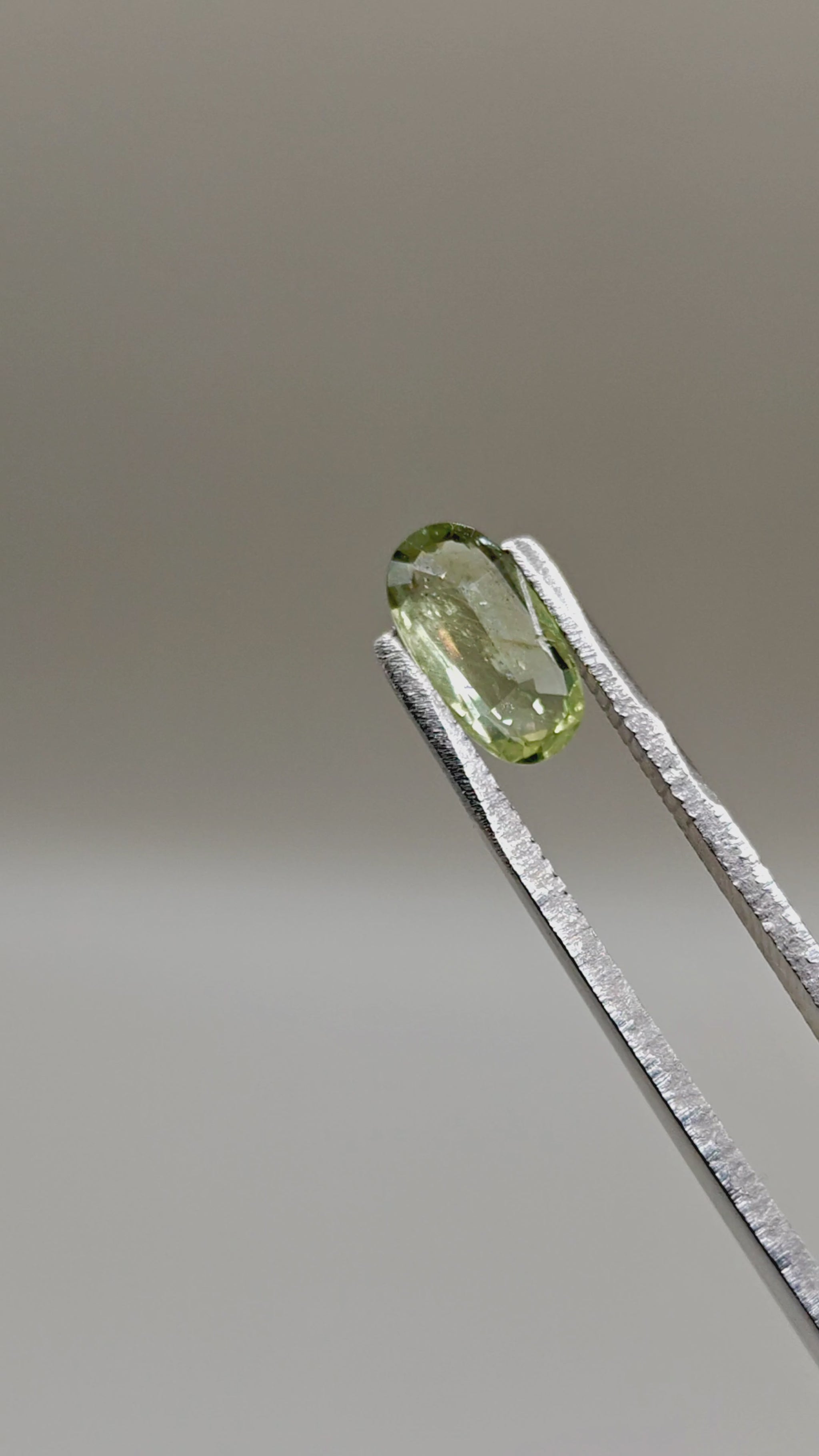 Natural Unheated Sapphire 1.69 ct Oval – video 2