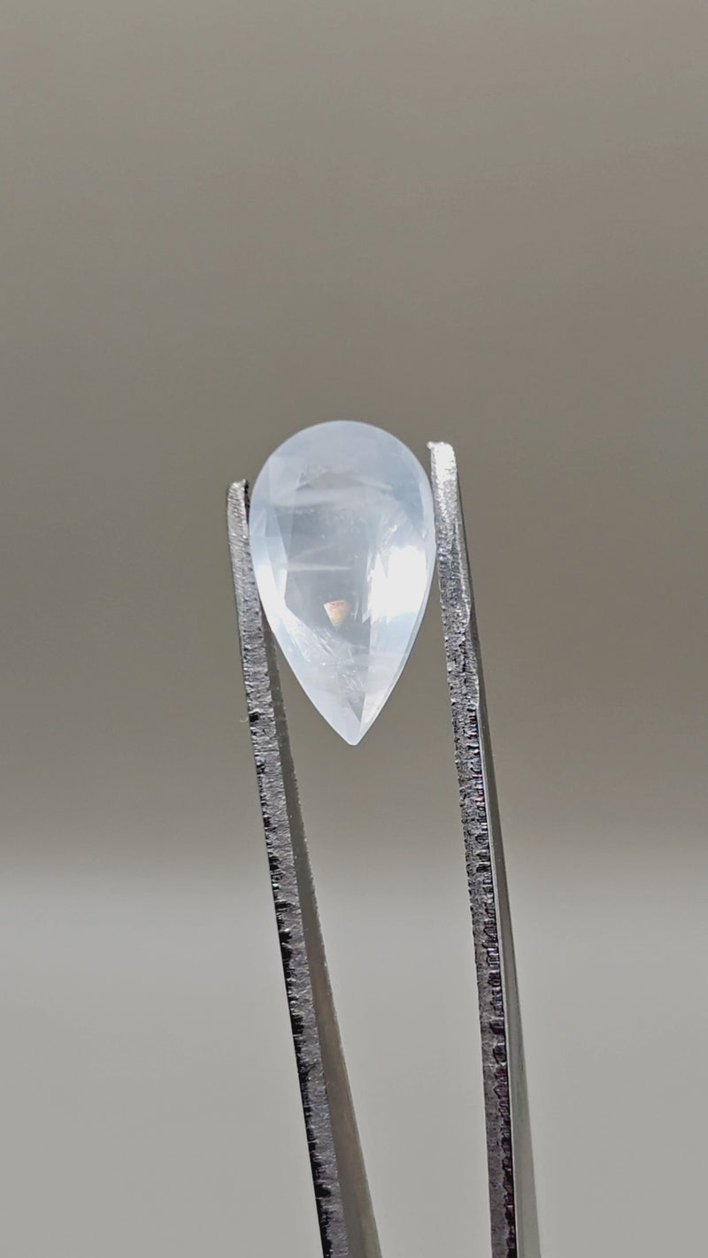 Cuarzo lechoso natural — 5,49 ct — Pera