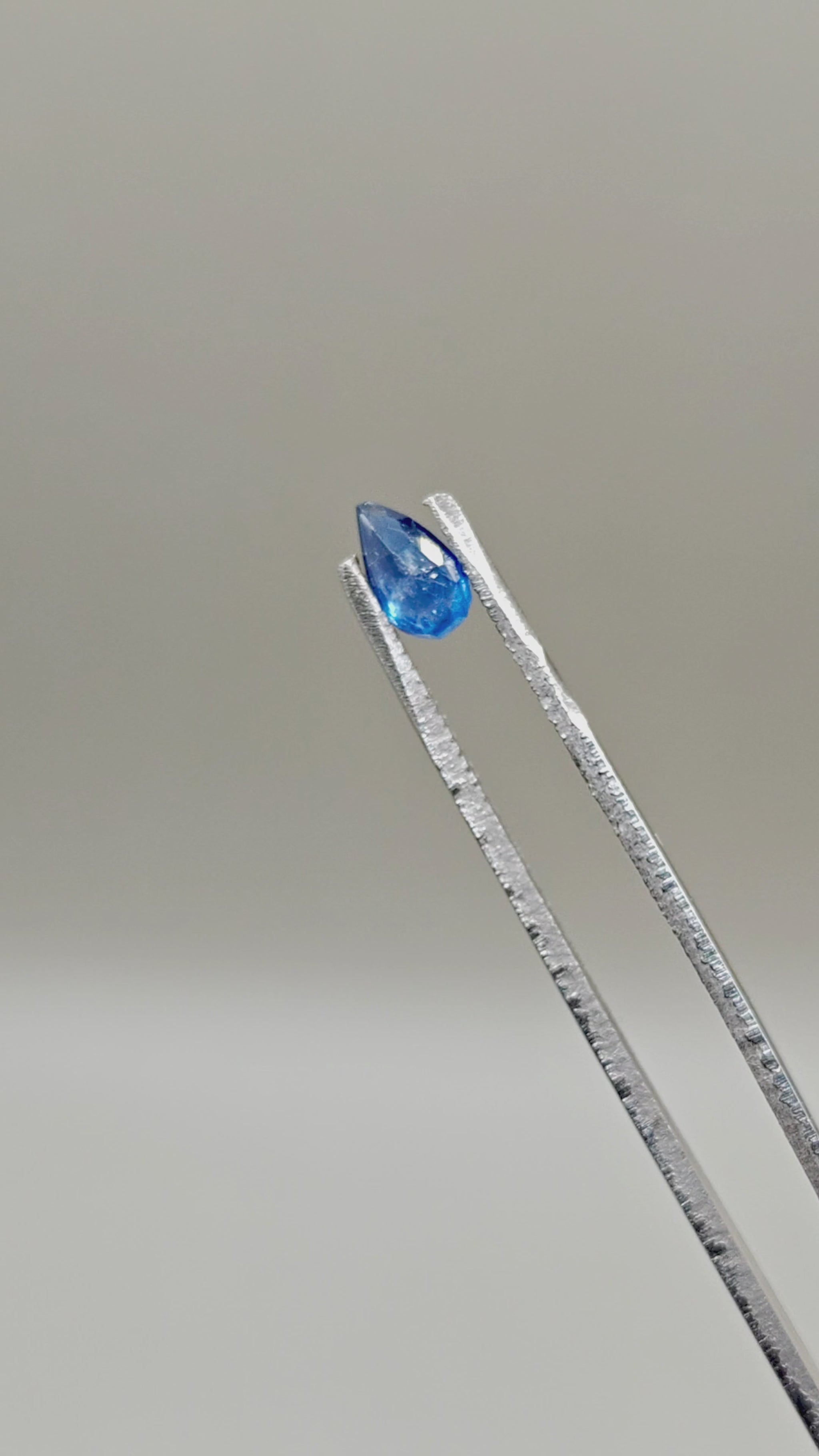Natural Unheated Burmese Cornflower Blue Sapphire 0.83 ct Pear – video 3