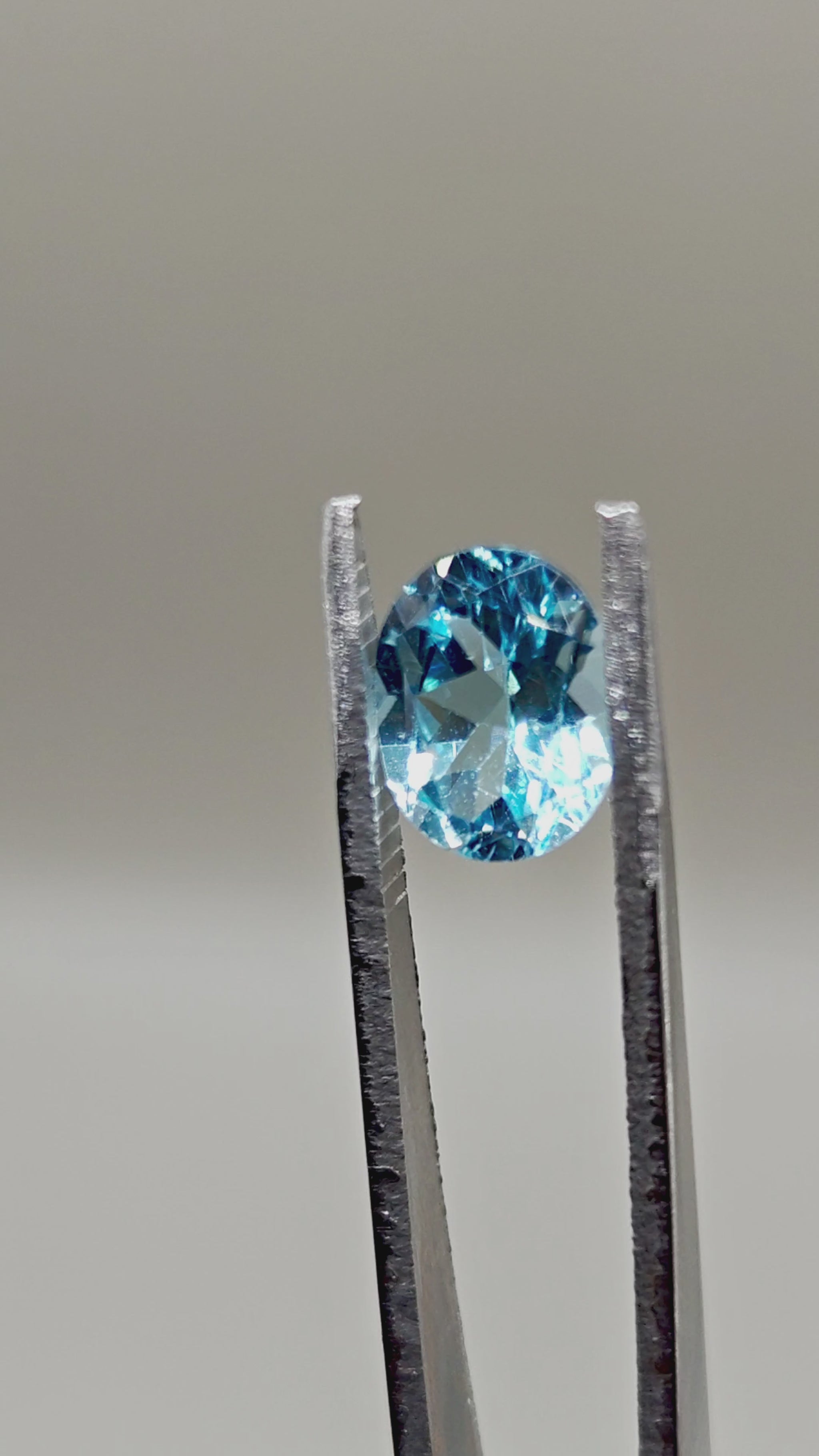 Natural Swiss Blue Topaz (Irradiated) 3.48 ct Oval – video