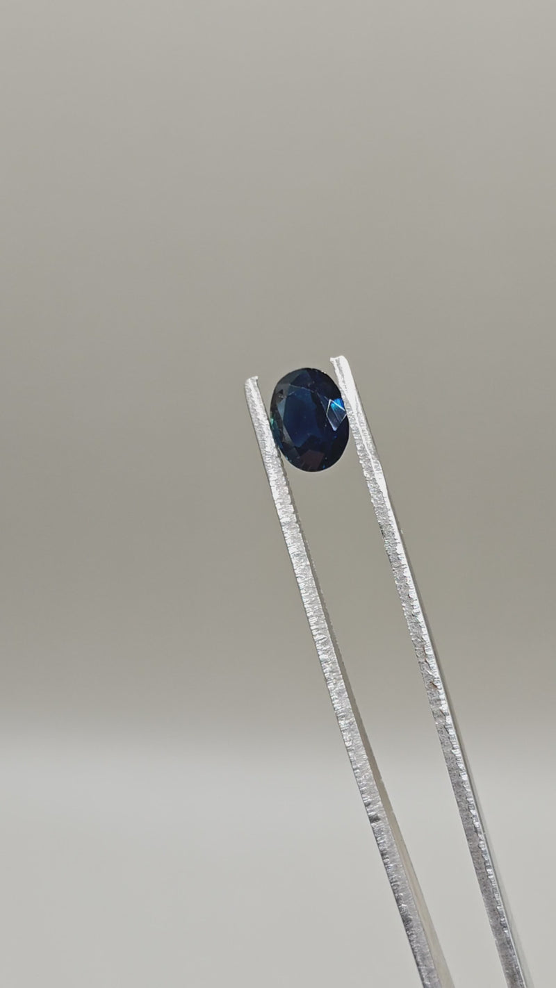 Natural Sapphire 2.09 ct Oval – video