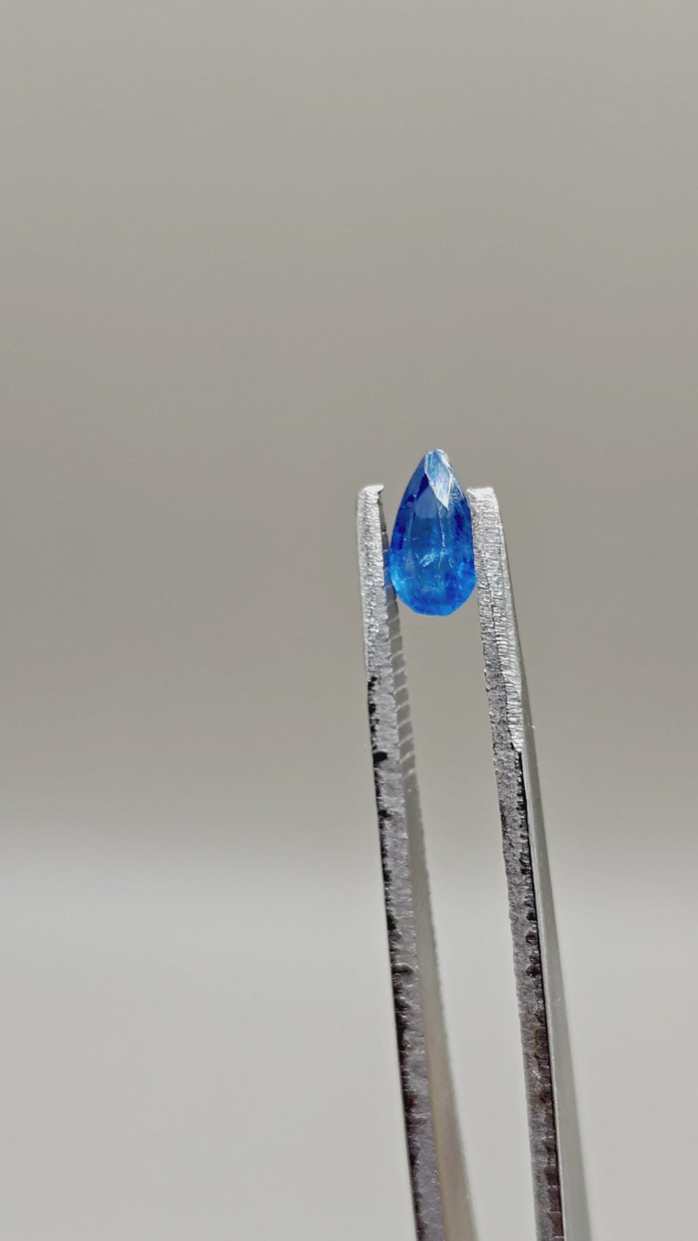 Natural Unheated Burmese Cornflower Blue Sapphire 0.83 ct Pear – video 2
