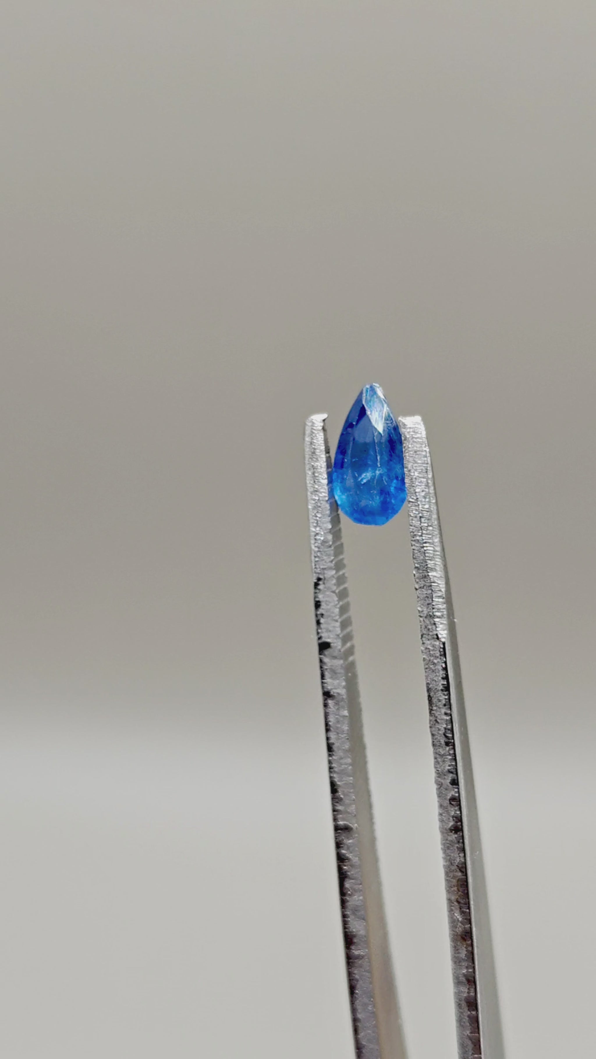 Natural Unheated Burmese Cornflower Blue Sapphire 0.83 ct Pear – video 2