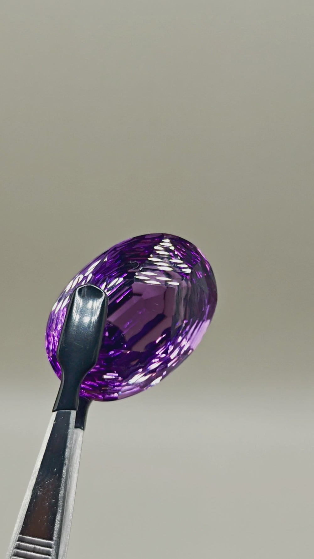 Natural Amethyst 72.35 ct Oval – video