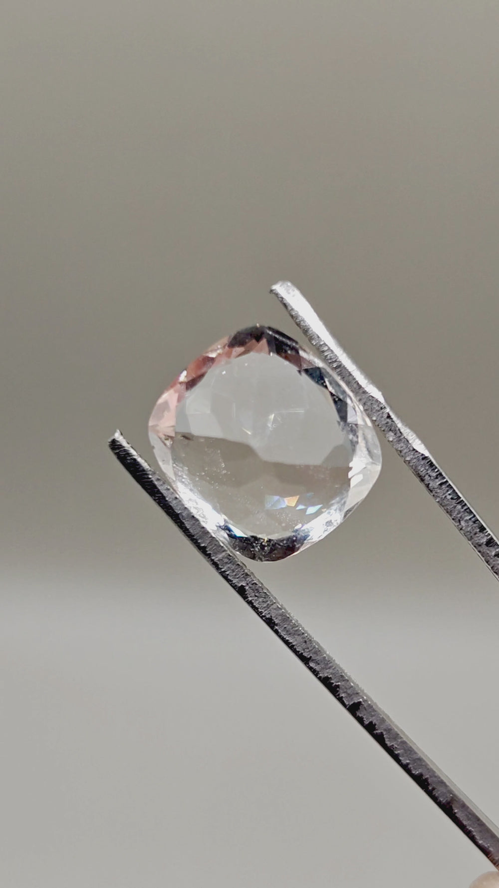 Natural Topaz 10.38 ct Cushion – video 2