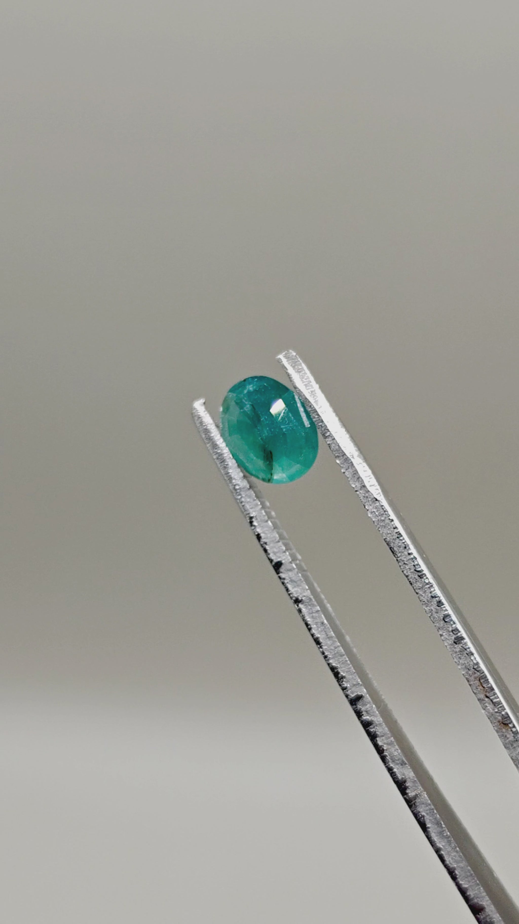 Natural Grandidierite 1.25 ct Oval – video 2