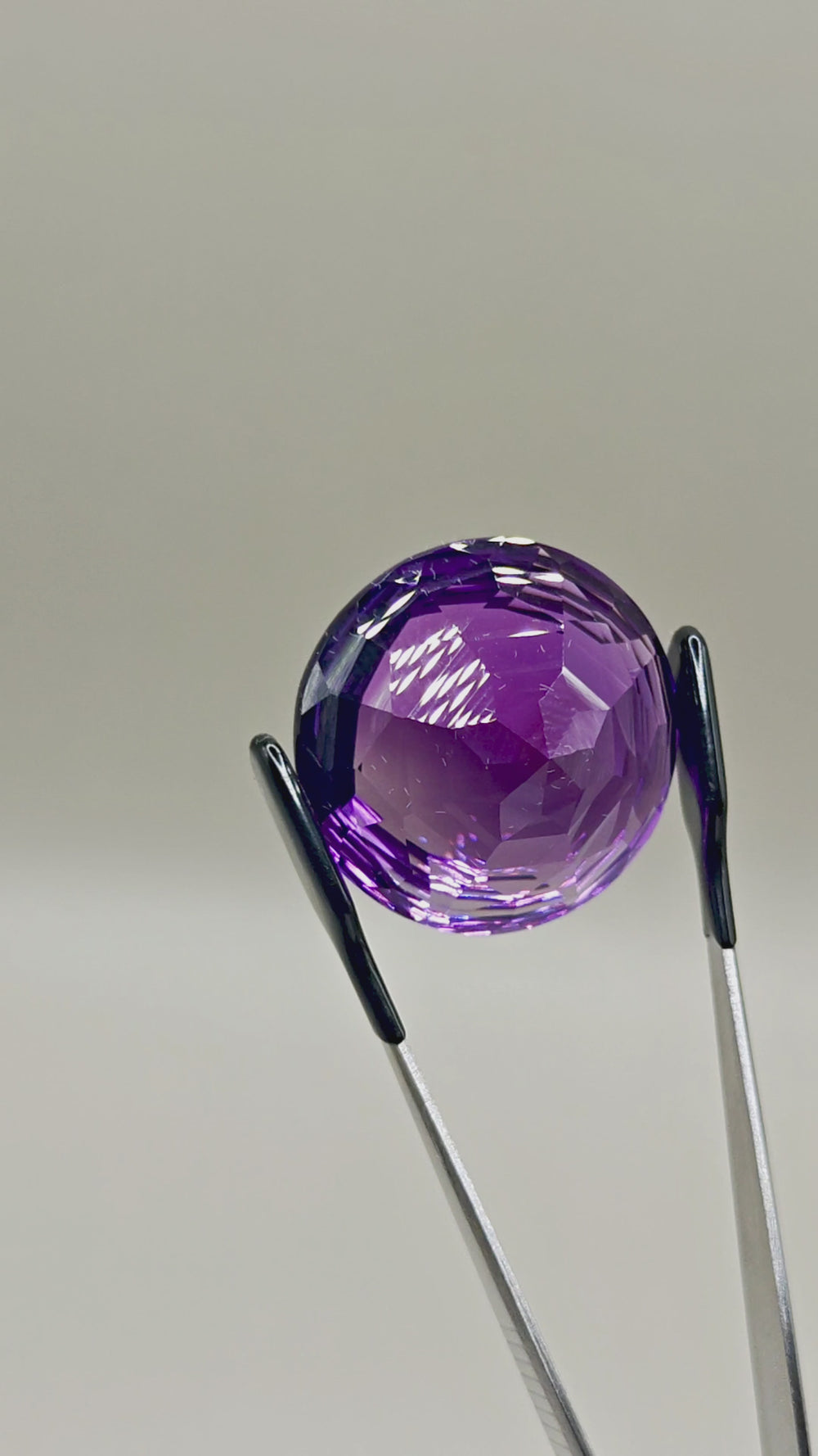 Natural Amethyst 51.49 ct Round – video 2