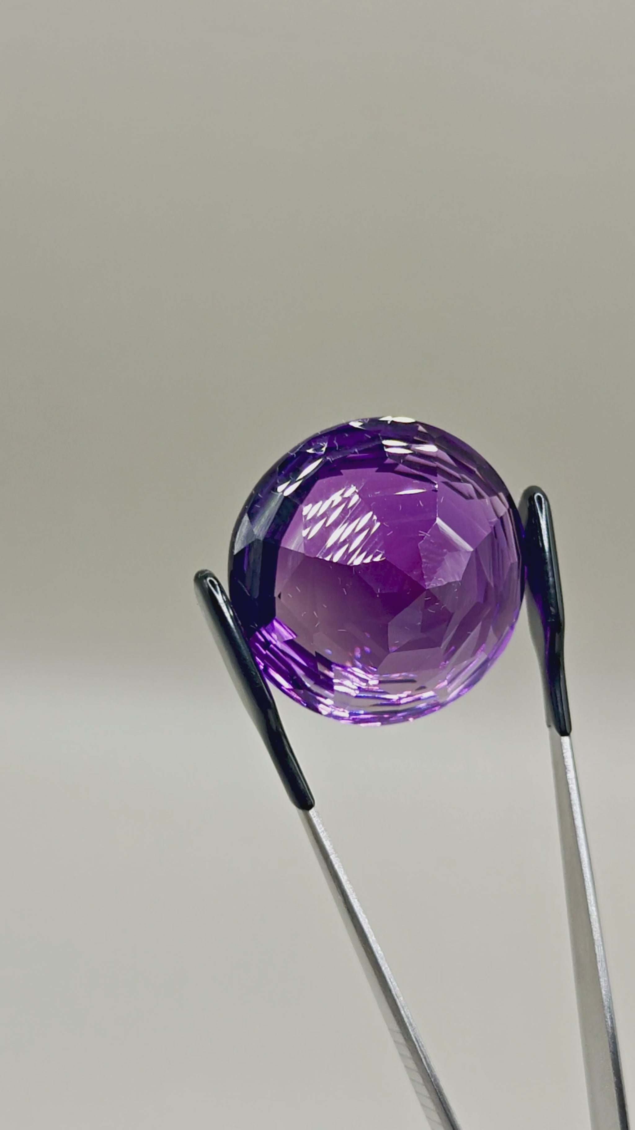 Natural Amethyst 51.49 ct Round – video 2