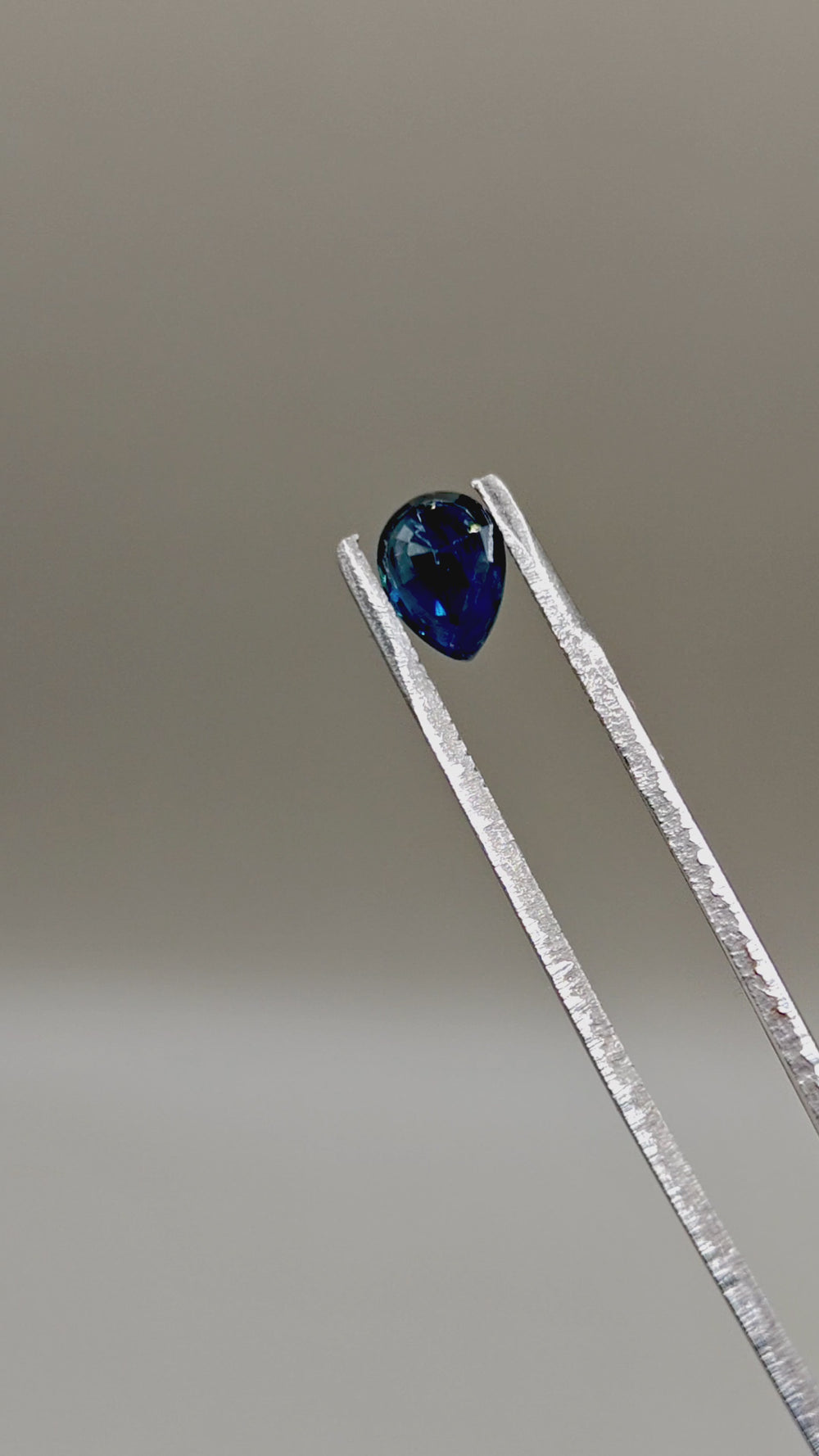 Natural Sapphire 1.31 ct Pear – video 2
