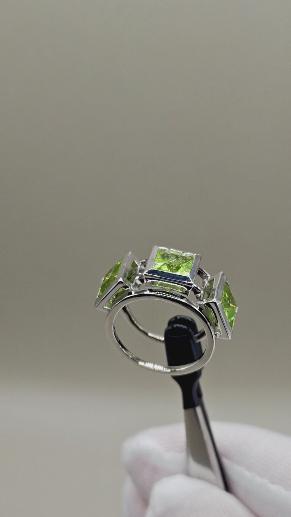 Virelle Peridot Ring – video 2
