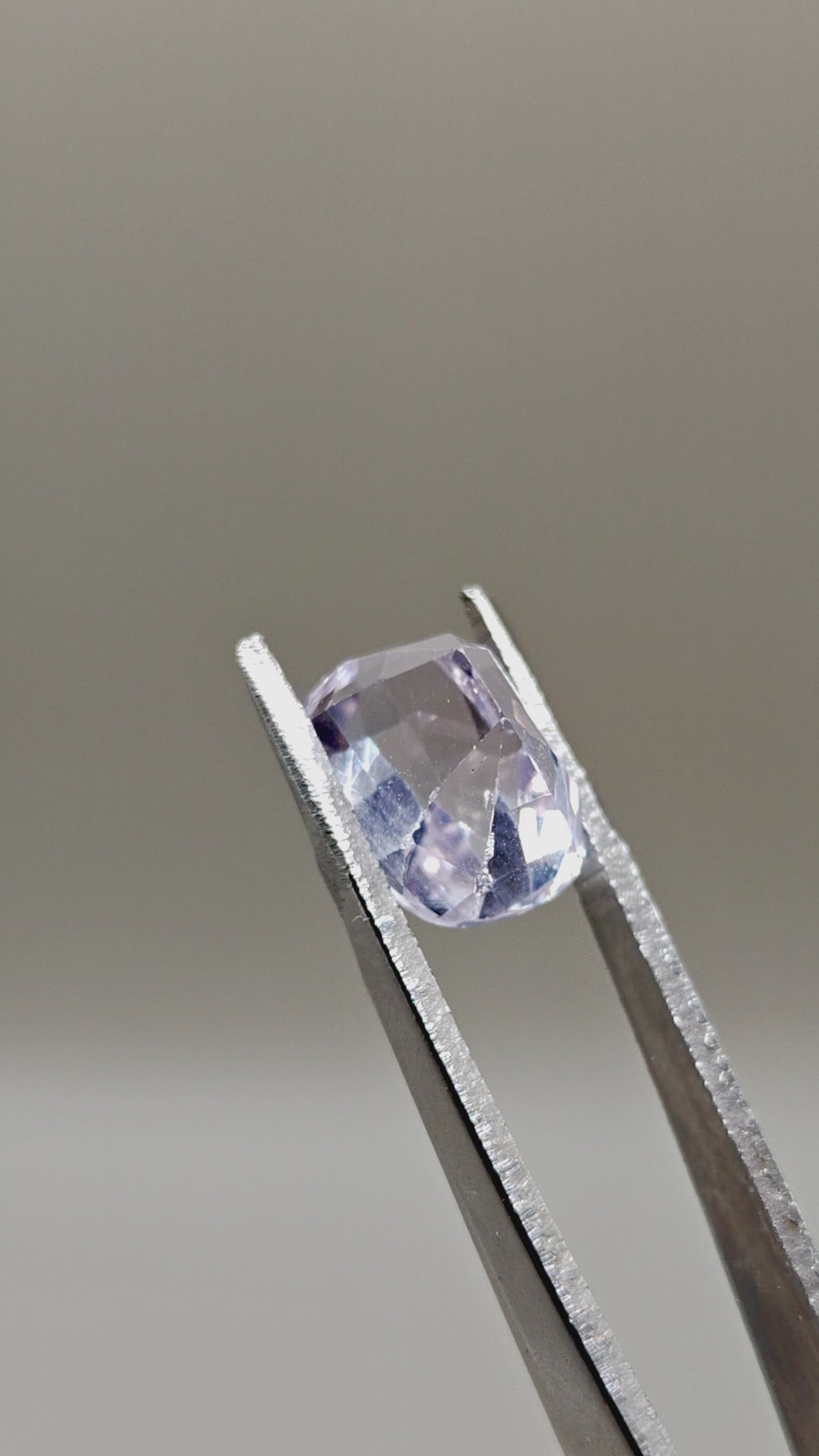 Natural Kunzite 7.73 ct Cushion – video 2