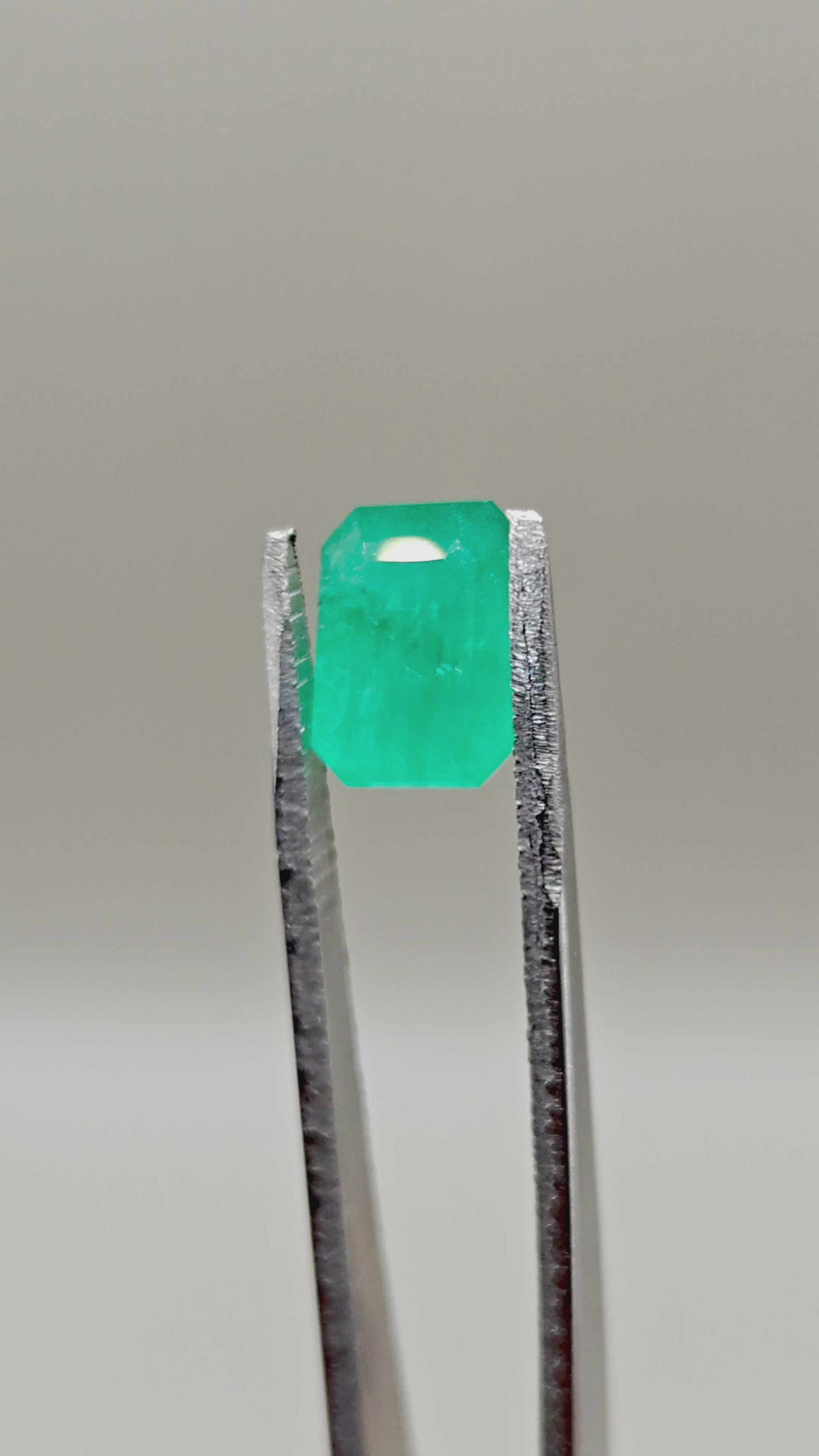 Natural Emerald 4.09 ct Octagonal – video