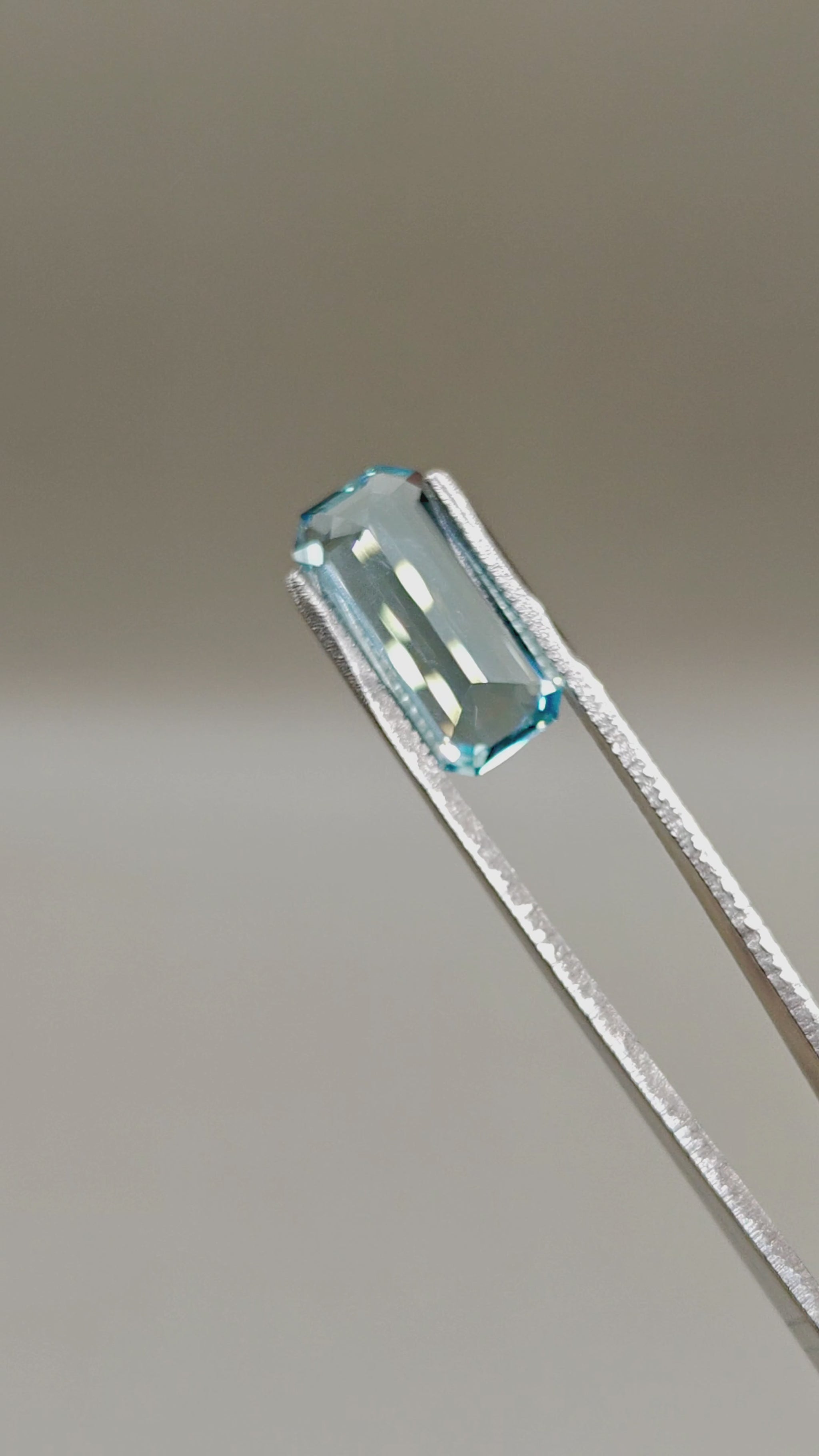 Natural Aquamarine 6.03 ct Octagonal – video 2