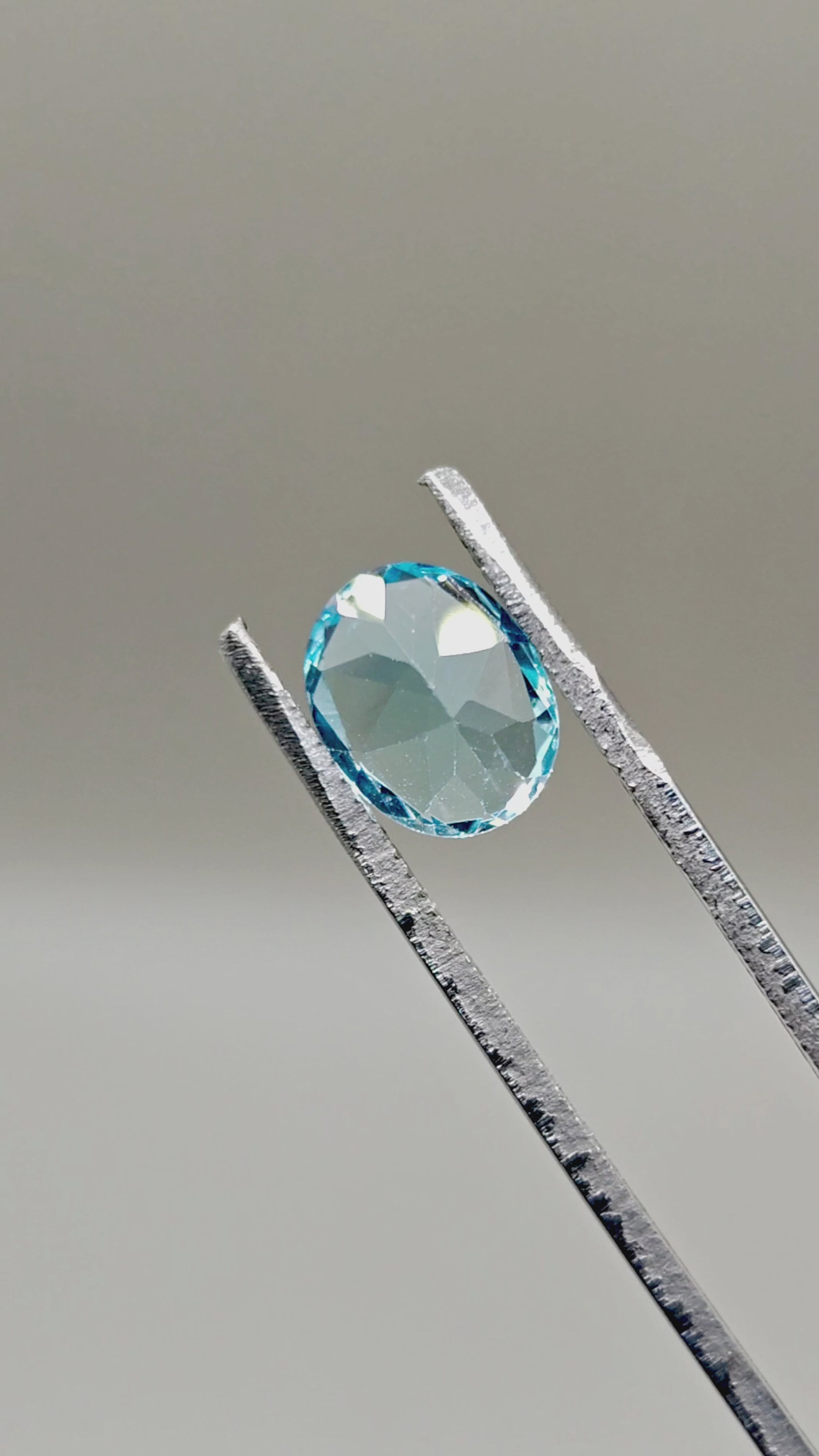 Natural Swiss Blue Topaz (Irradiated) 3.48 ct Oval – video 2