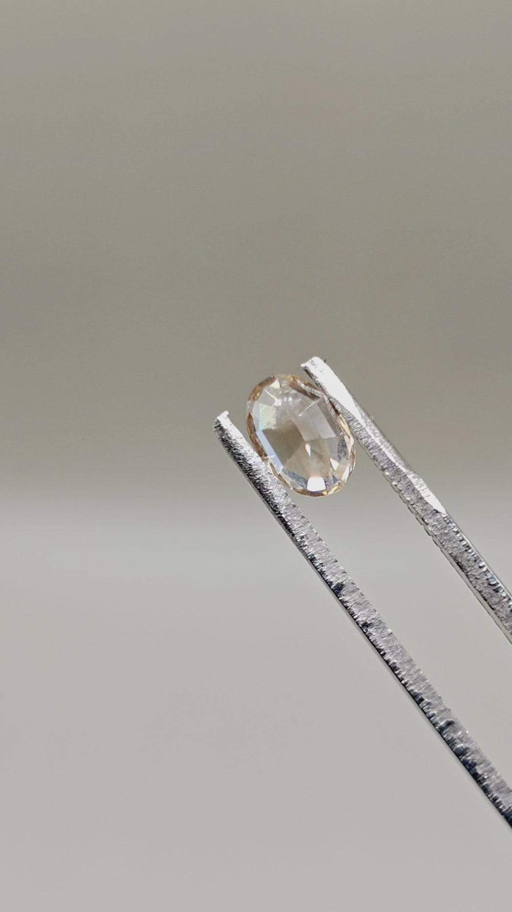 Natural Zircon 1.66 ct Oval – video 2