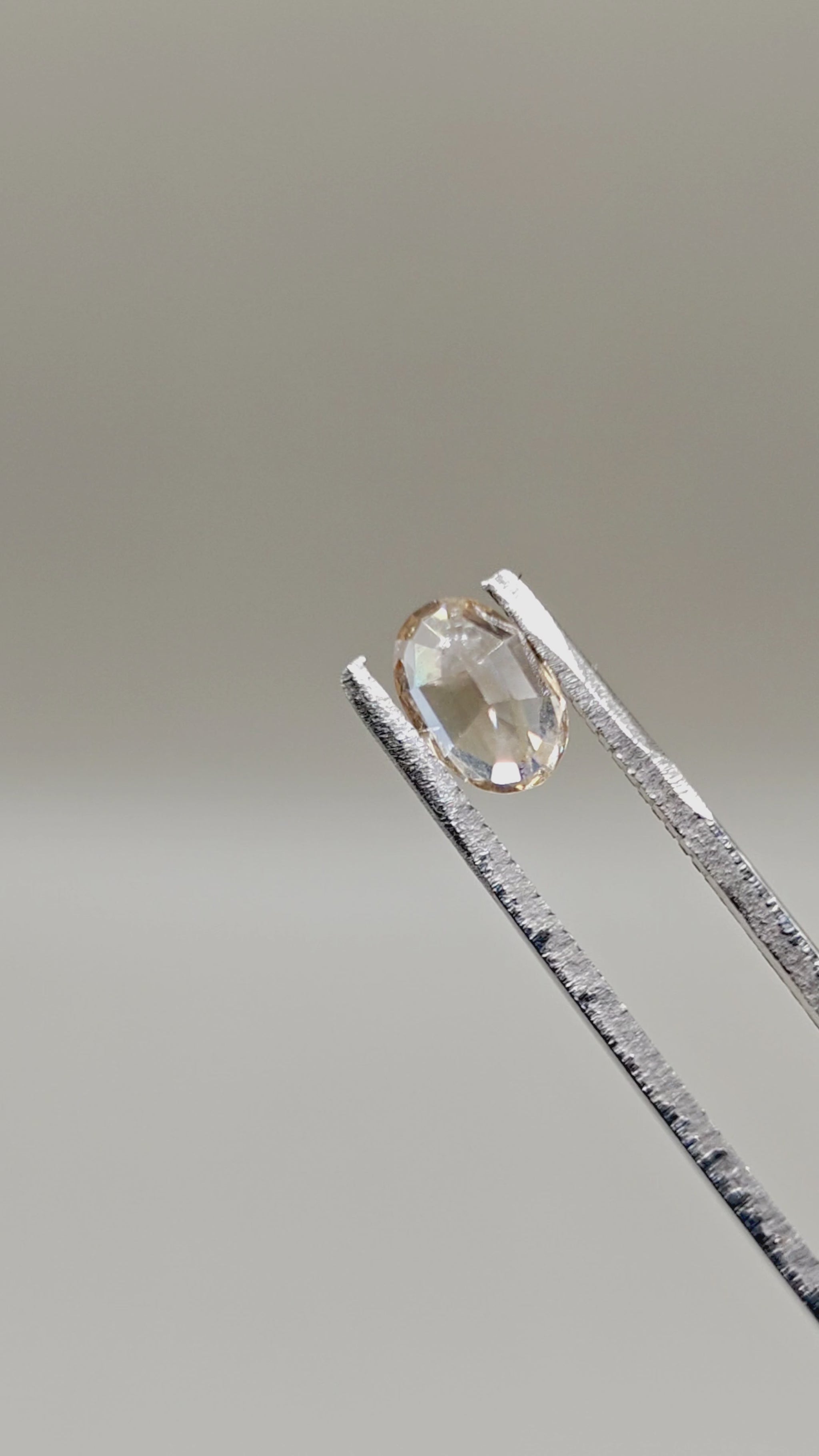 Natural Zircon 1.66 ct Oval – video 2