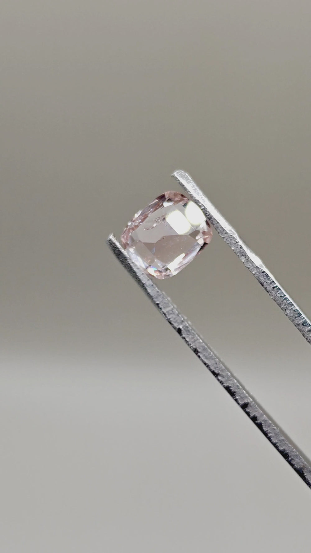 Natural Topaz 2.64 ct Cushion – video 2