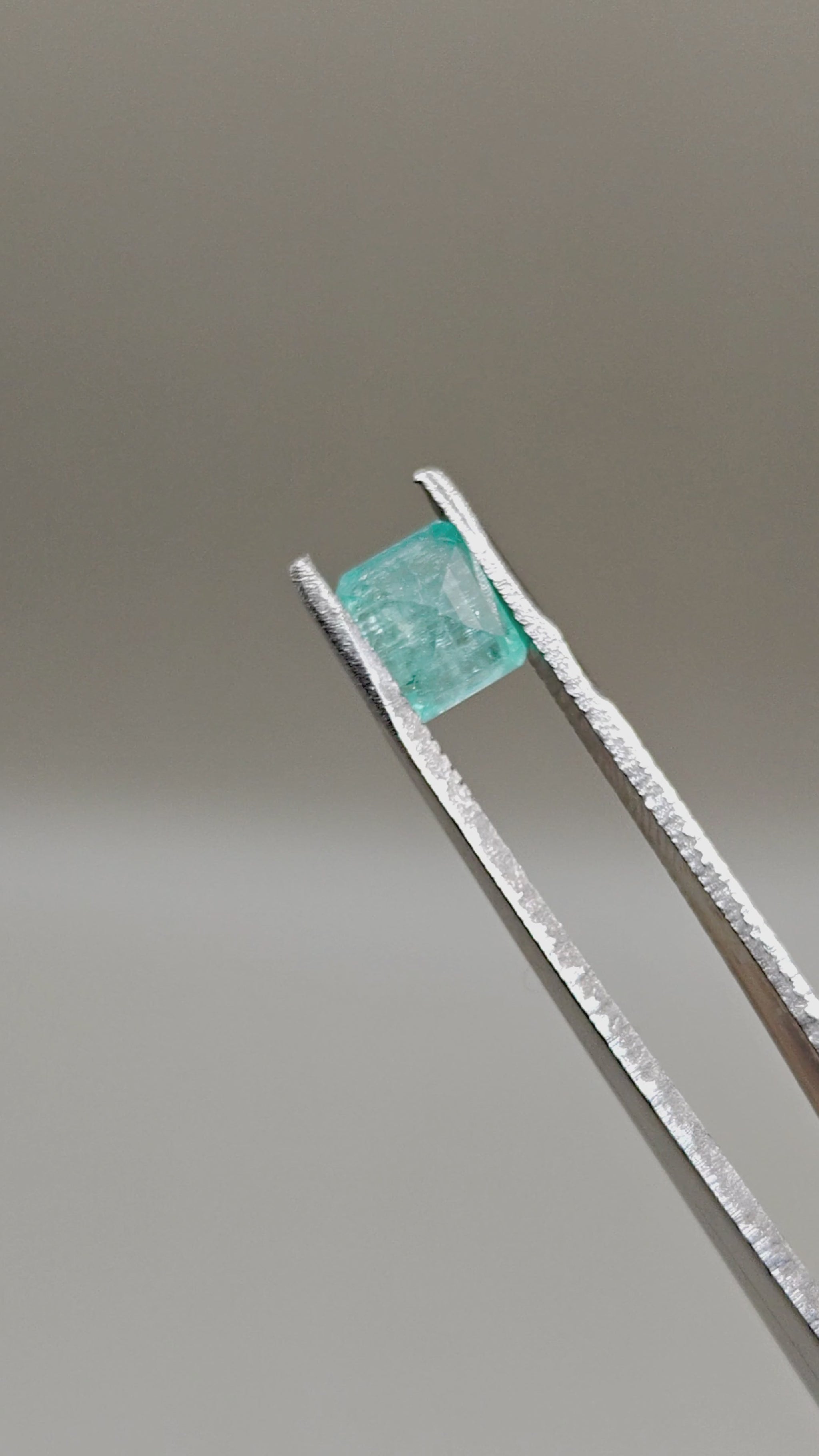 Natural Emerald 1.86 ct Octagonal – video 2