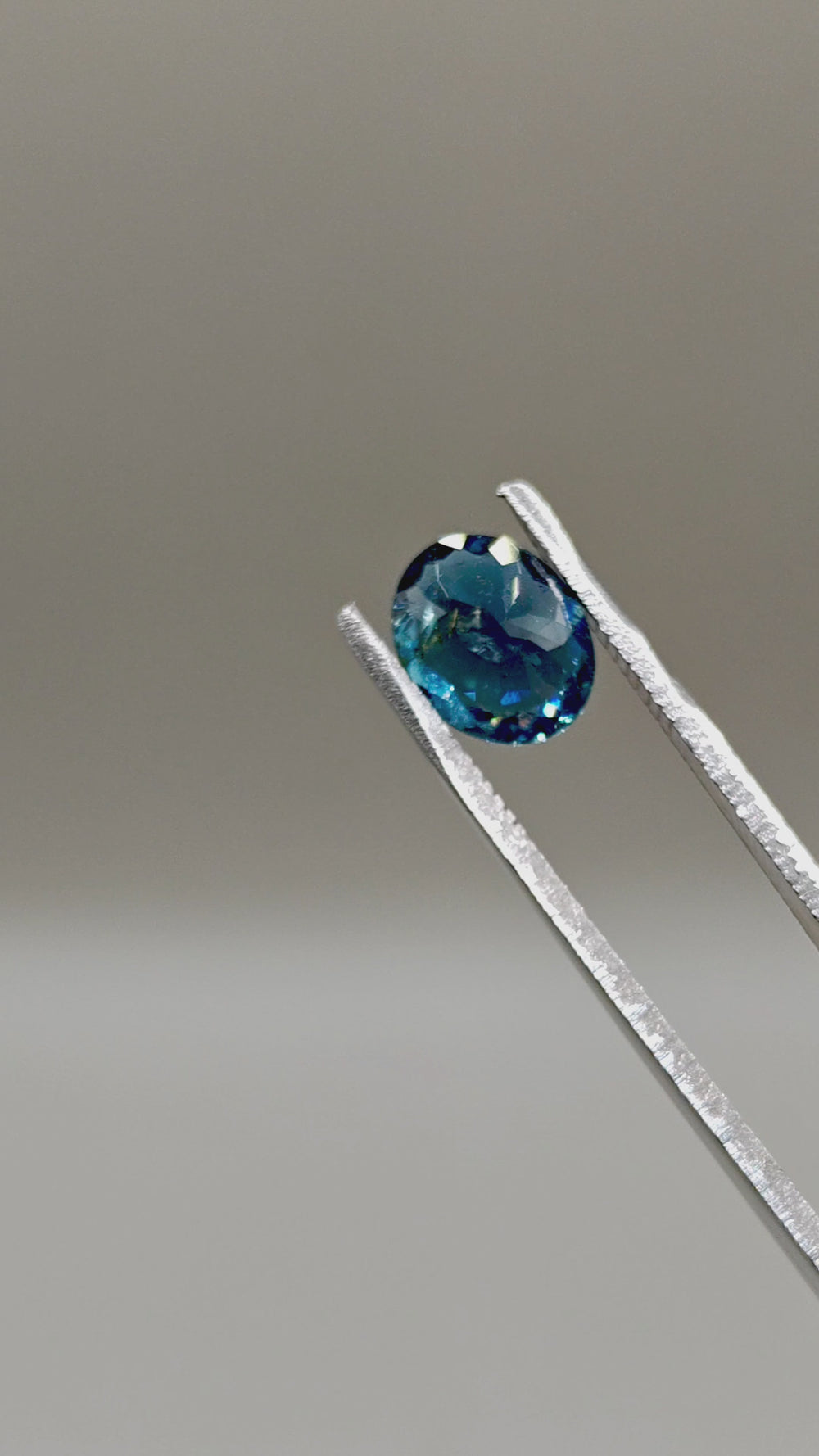Natural Indicolite Tourmaline 2.30 ct Oval – video 2