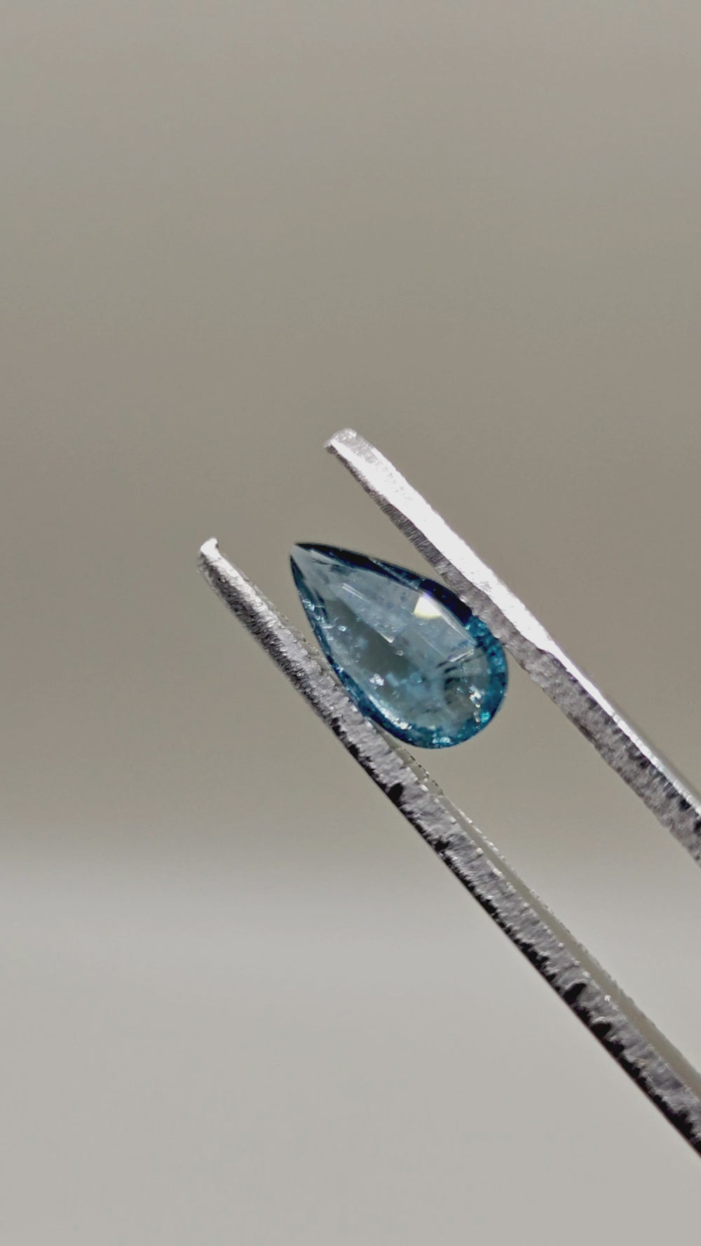 Natural Spinel 1.59 ct Pear – video 2