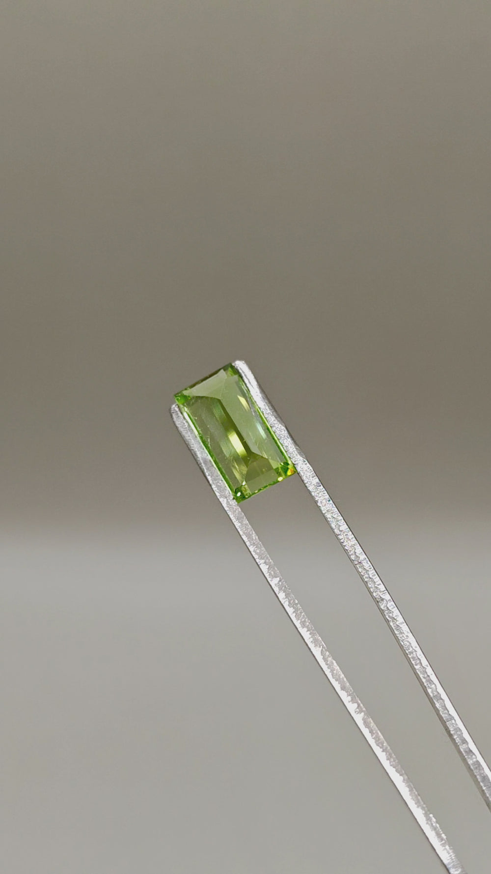 Natural Apple Green Peridot 5.21 ct Rectangular – video 2