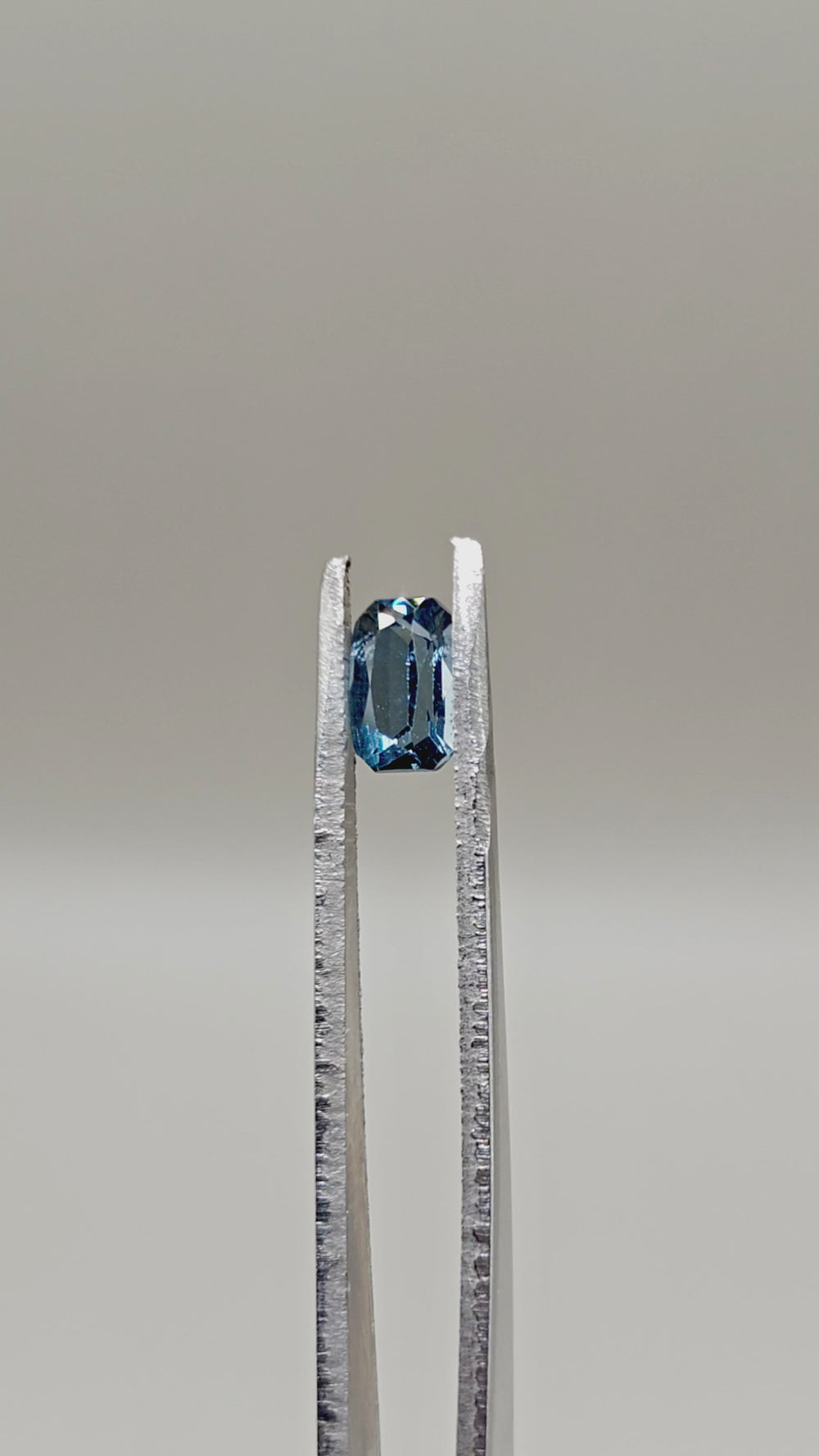 Natural Spinel 1.35 ct Octagonal – video