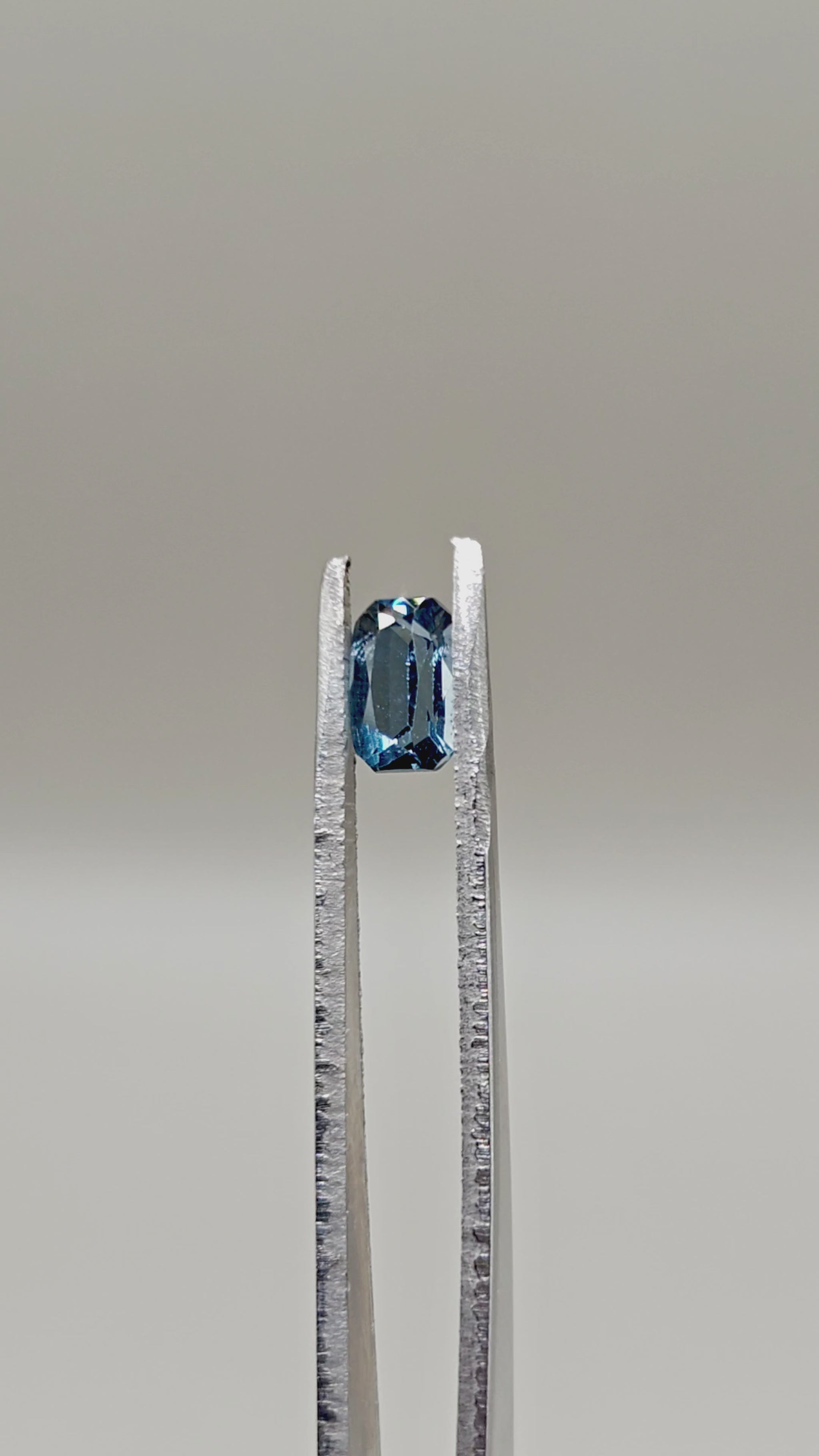 Natural Spinel 1.35 ct Octagonal – video