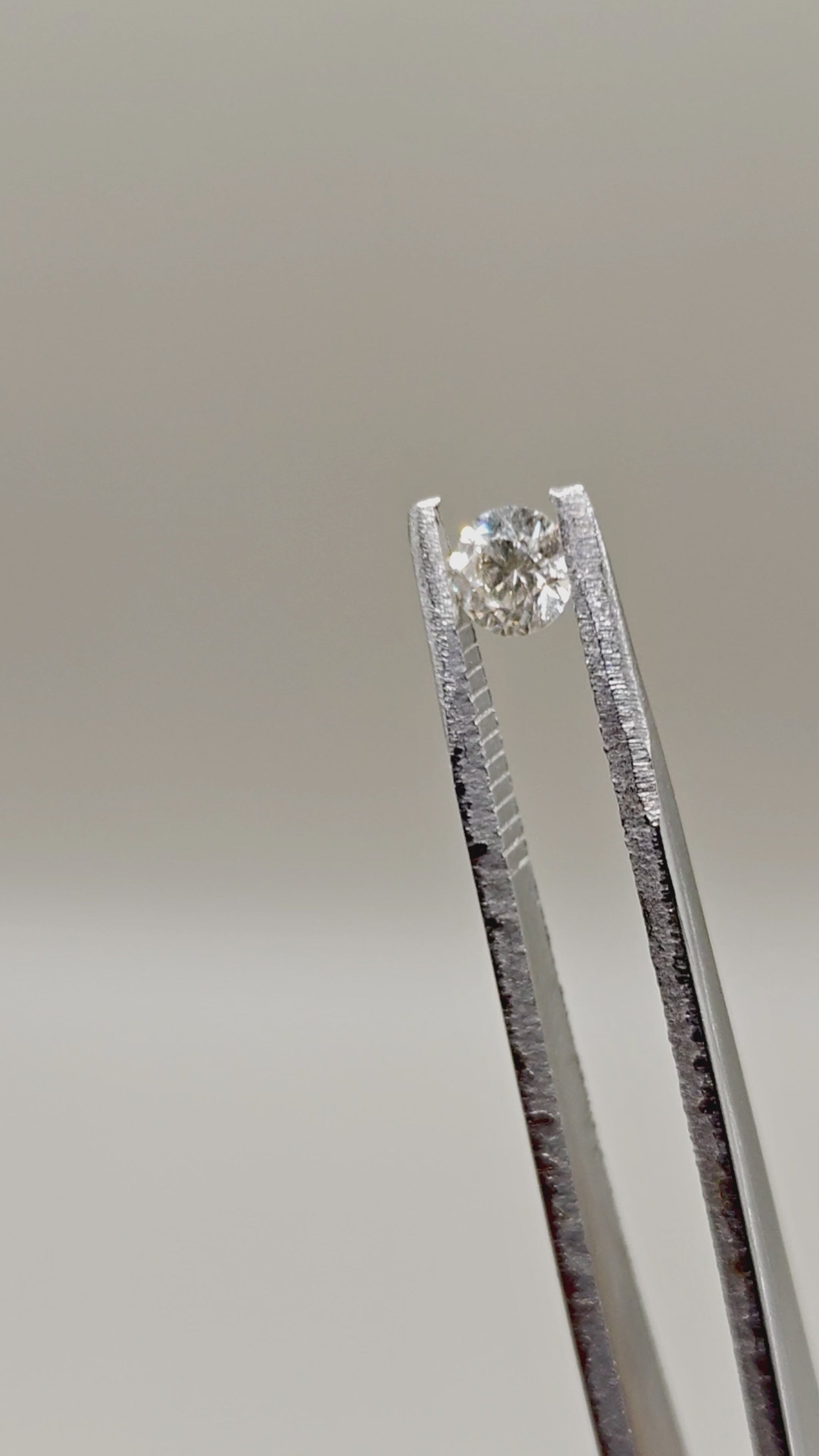 Natural Diamond 0.37 ct Round Brilliant – video
