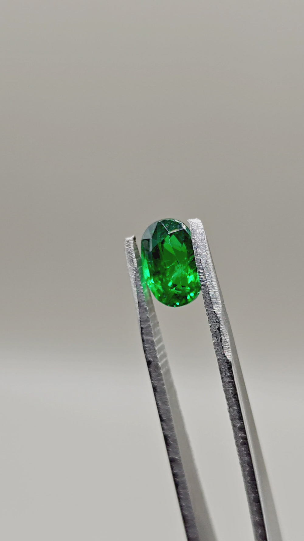 Natural Tsavorite 2.07 ct Oval – video