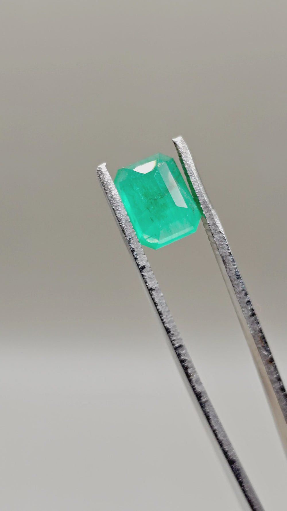 Natural Emerald 4.09 ct Octagonal – video 2