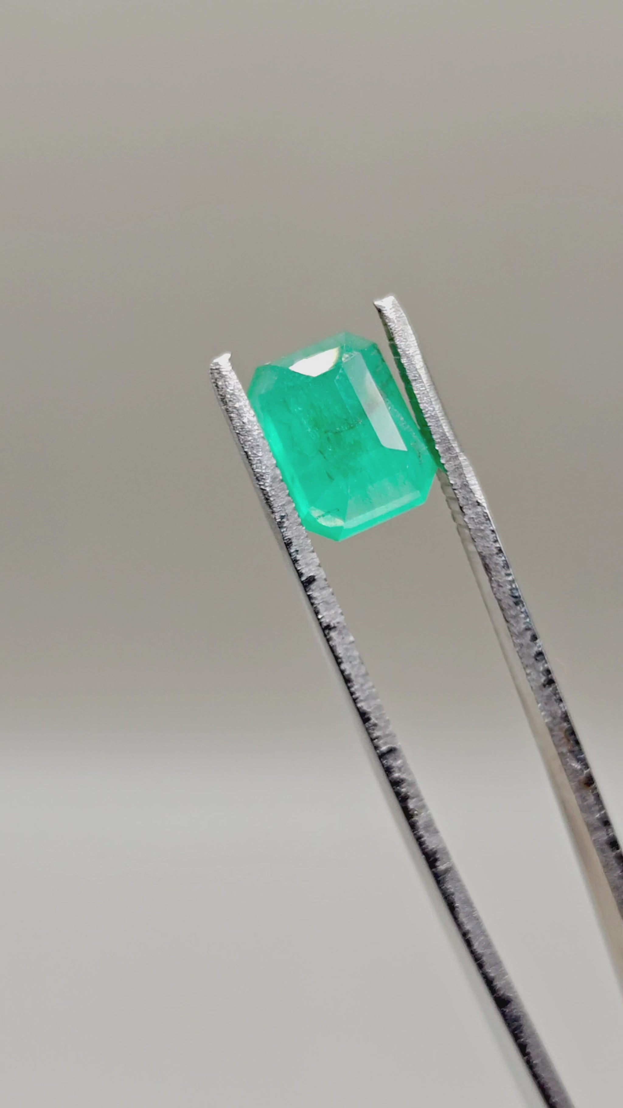 Natural Emerald 4.09 ct Octagonal – video 2