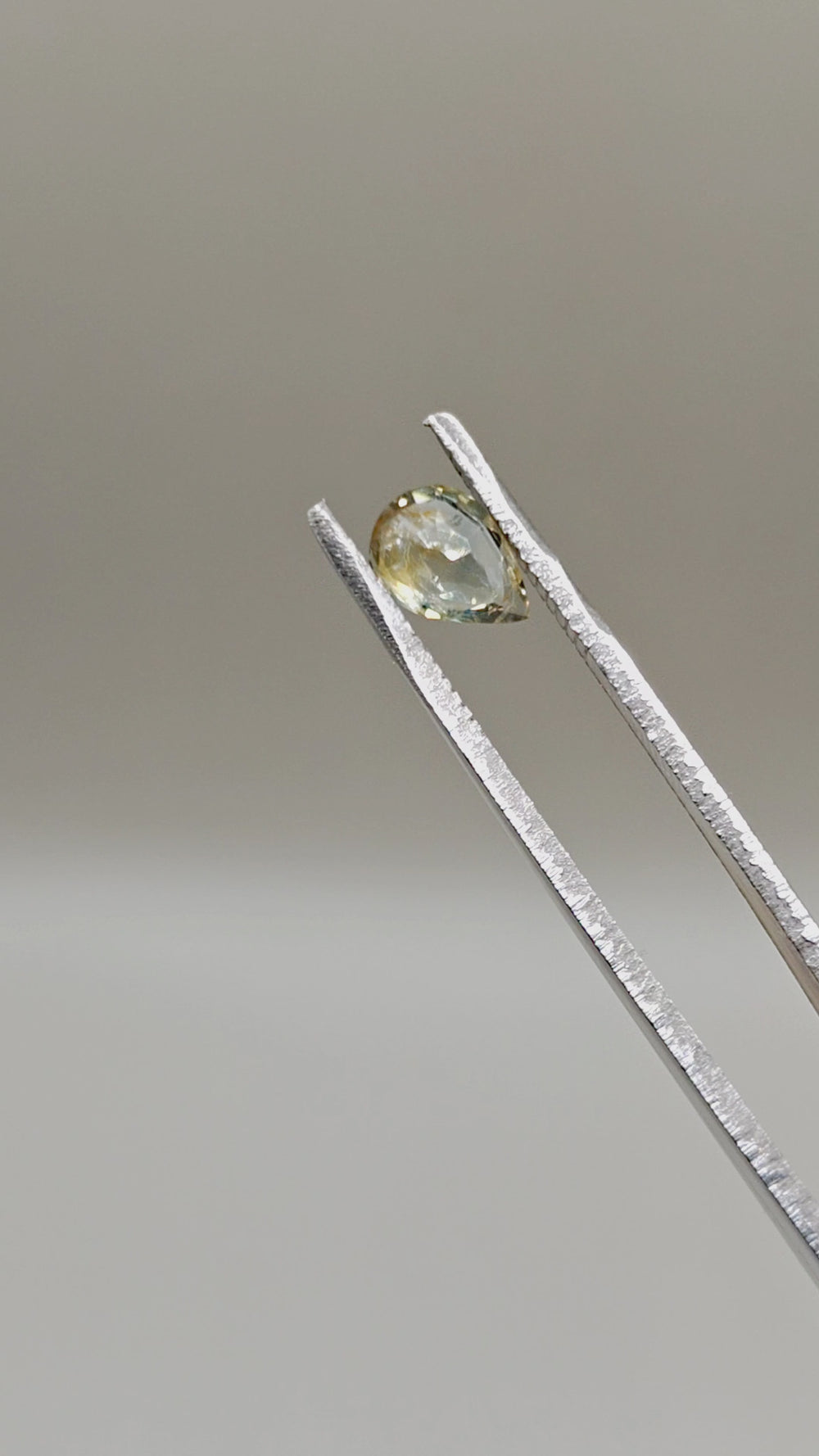 Natural Unheated Sapphire 1.25 ct Pear – video 2